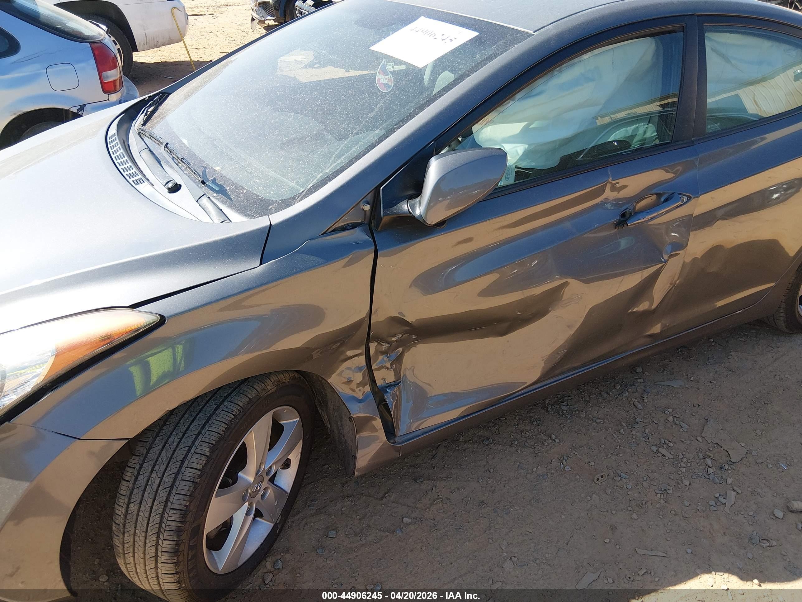 HYUNDAI ELANTRA image 6