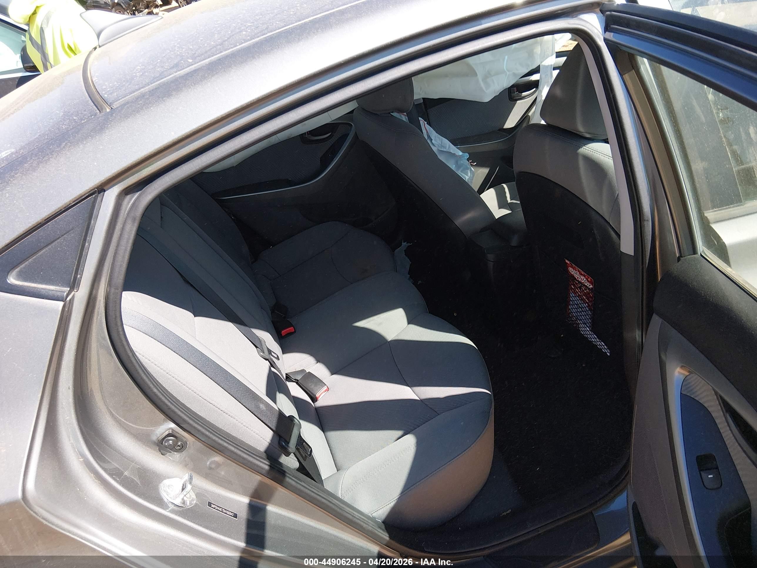 HYUNDAI ELANTRA image 8