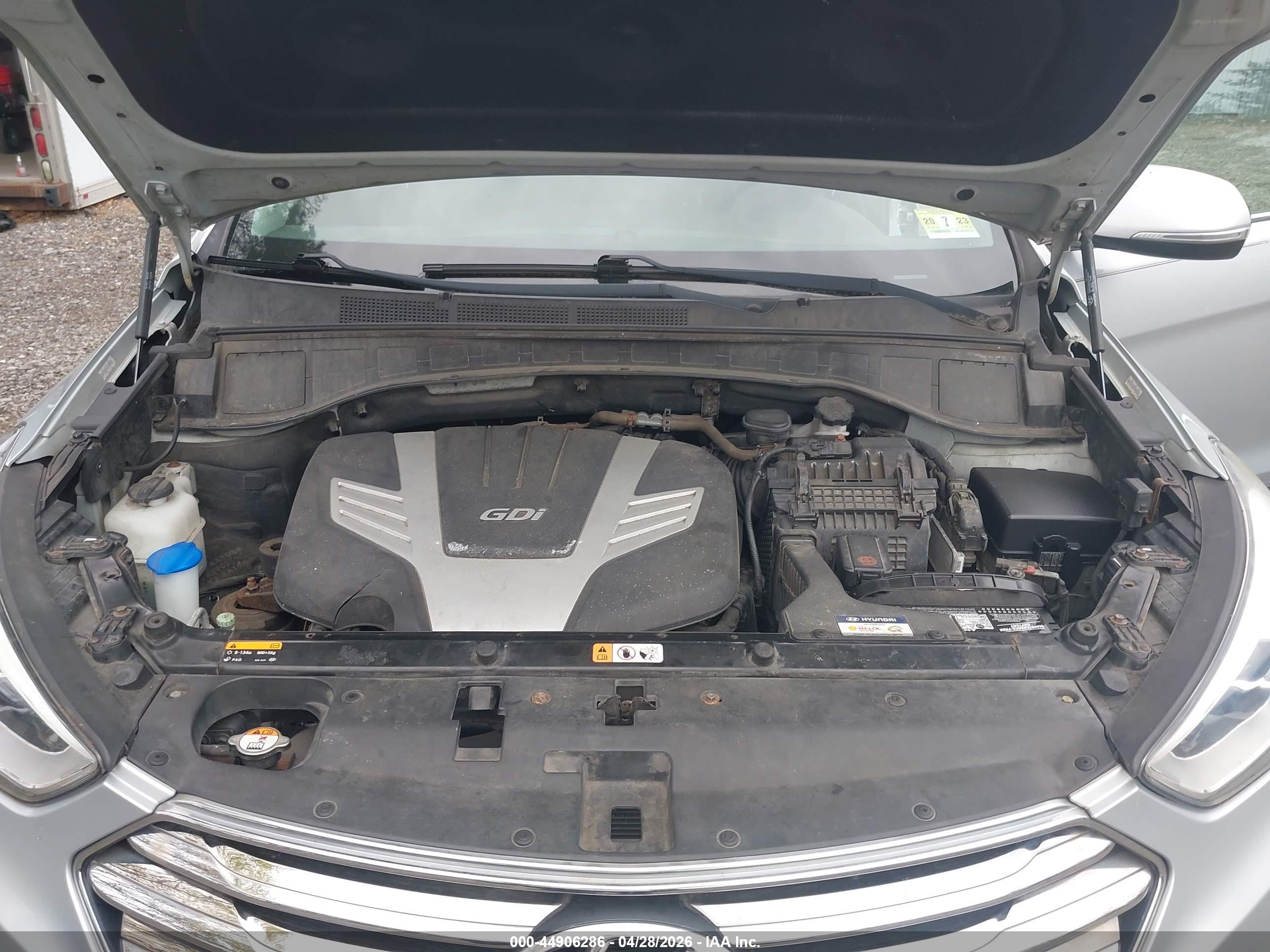 HYUNDAI SANTA image 10