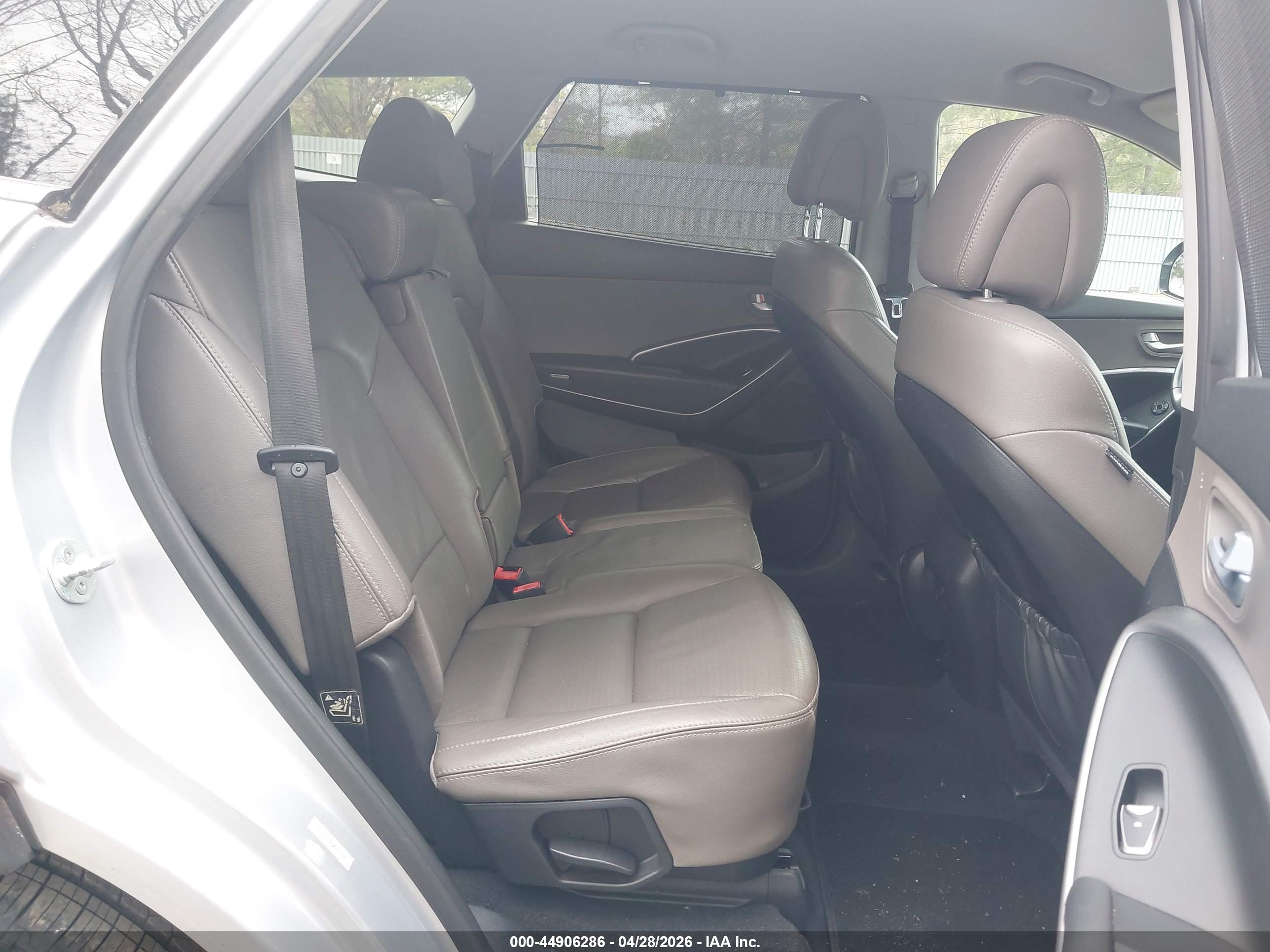 HYUNDAI SANTA image 8