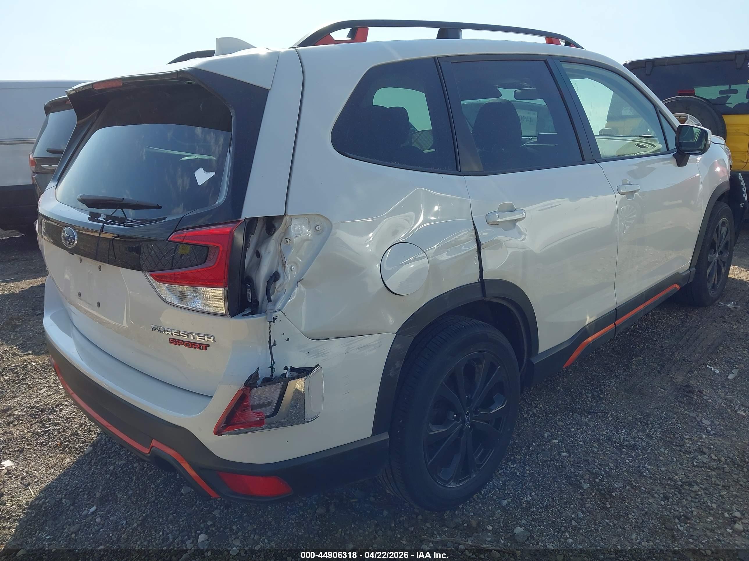 SUBARU FORESTER image 4