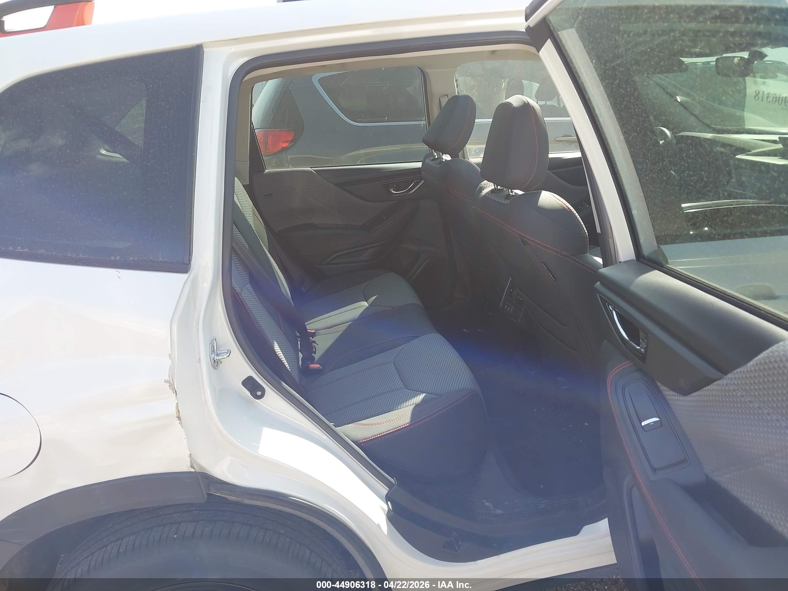 SUBARU FORESTER image 8