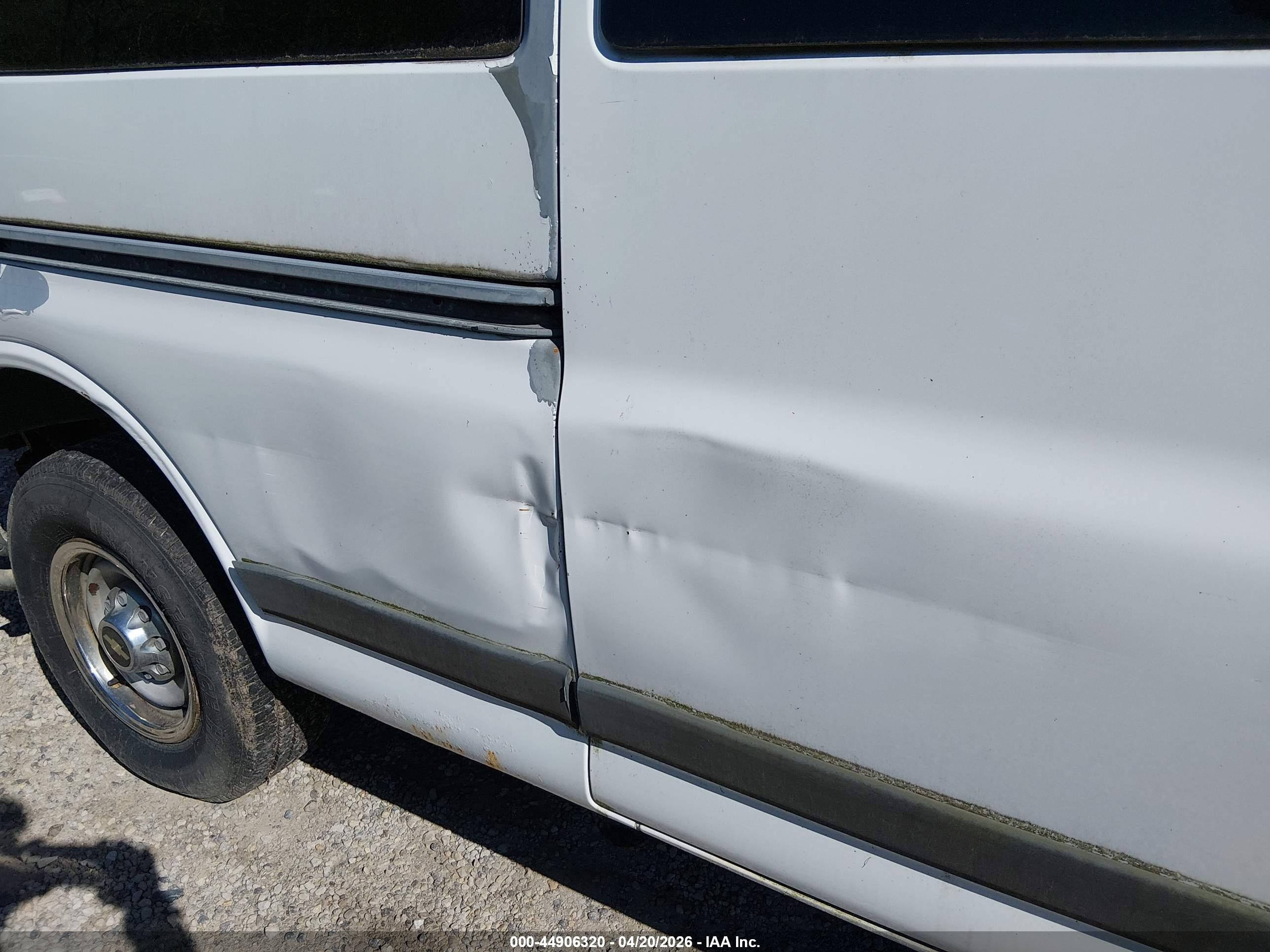 CHEVROLET EXPRESS image 6