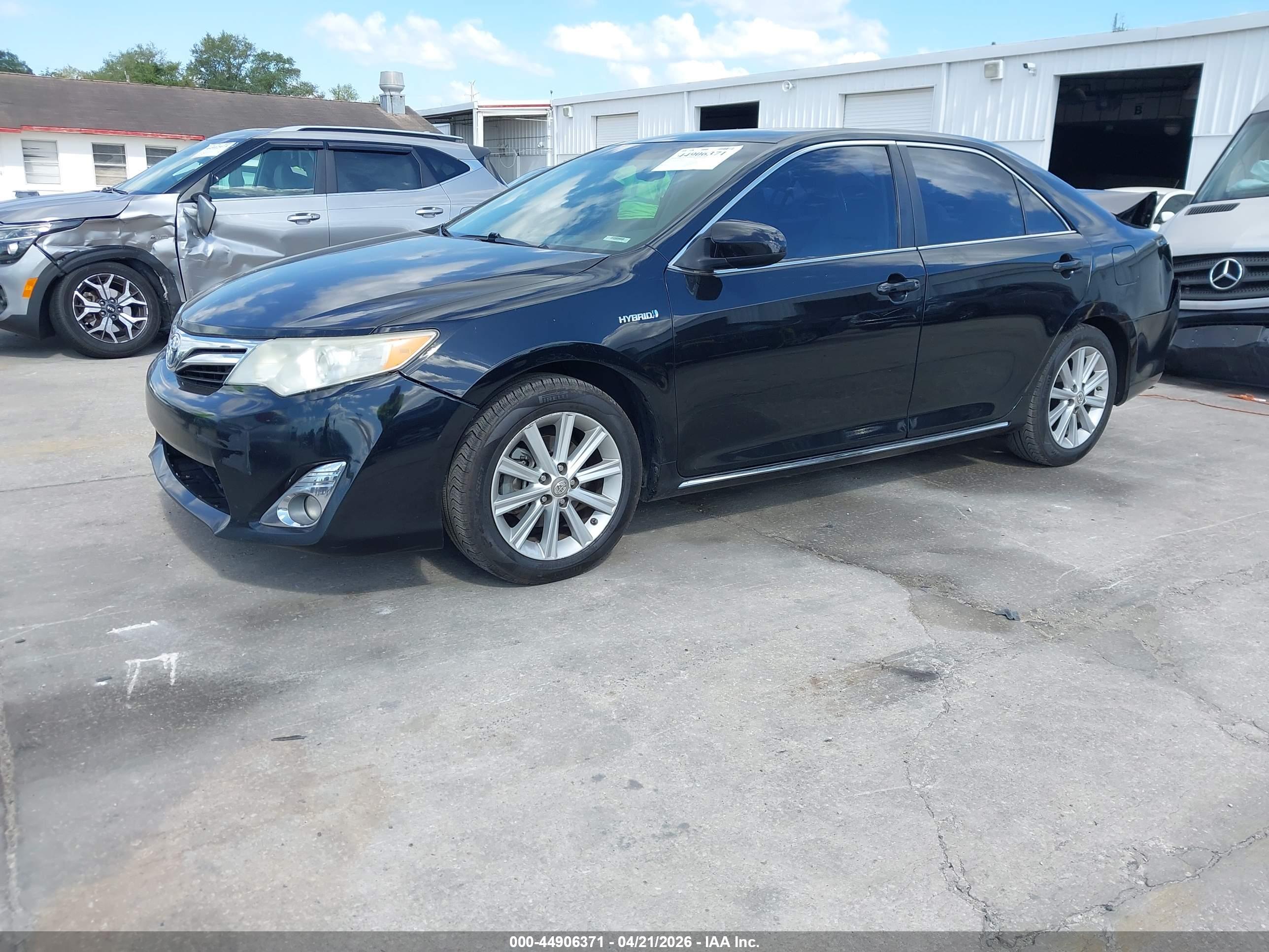 TOYOTA CAMRY image 2