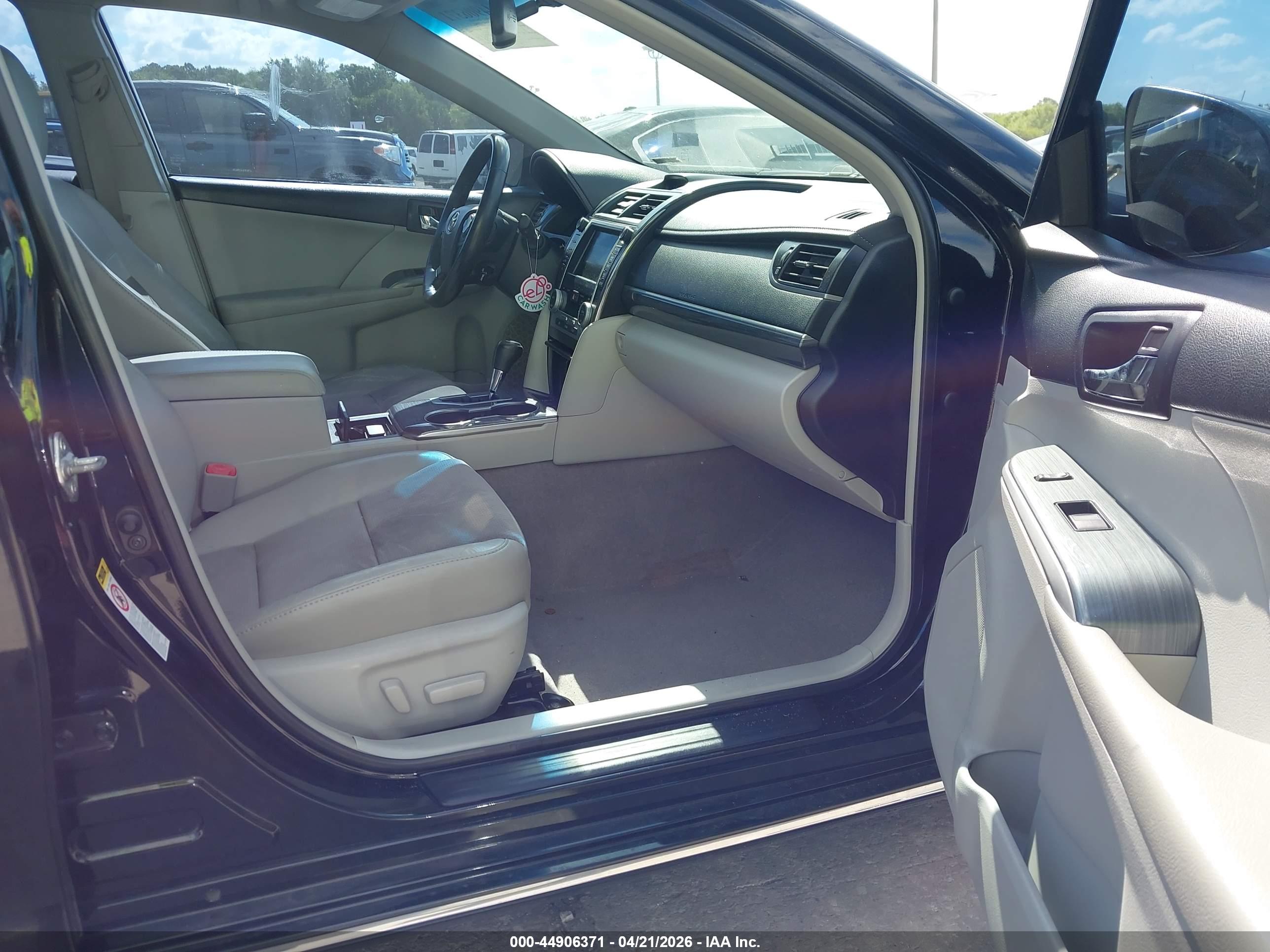 TOYOTA CAMRY image 5