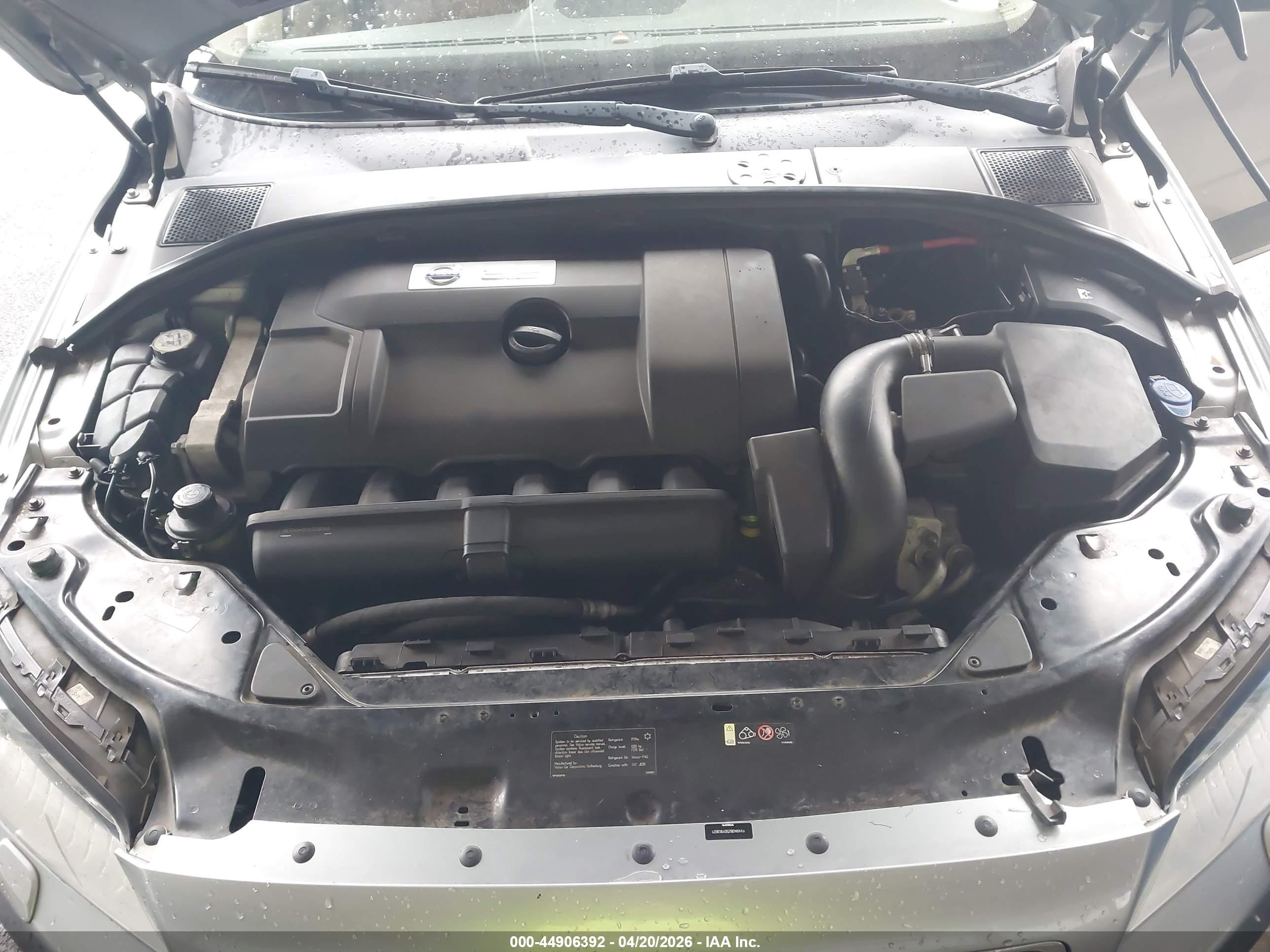 VOLVO XC70 image 10