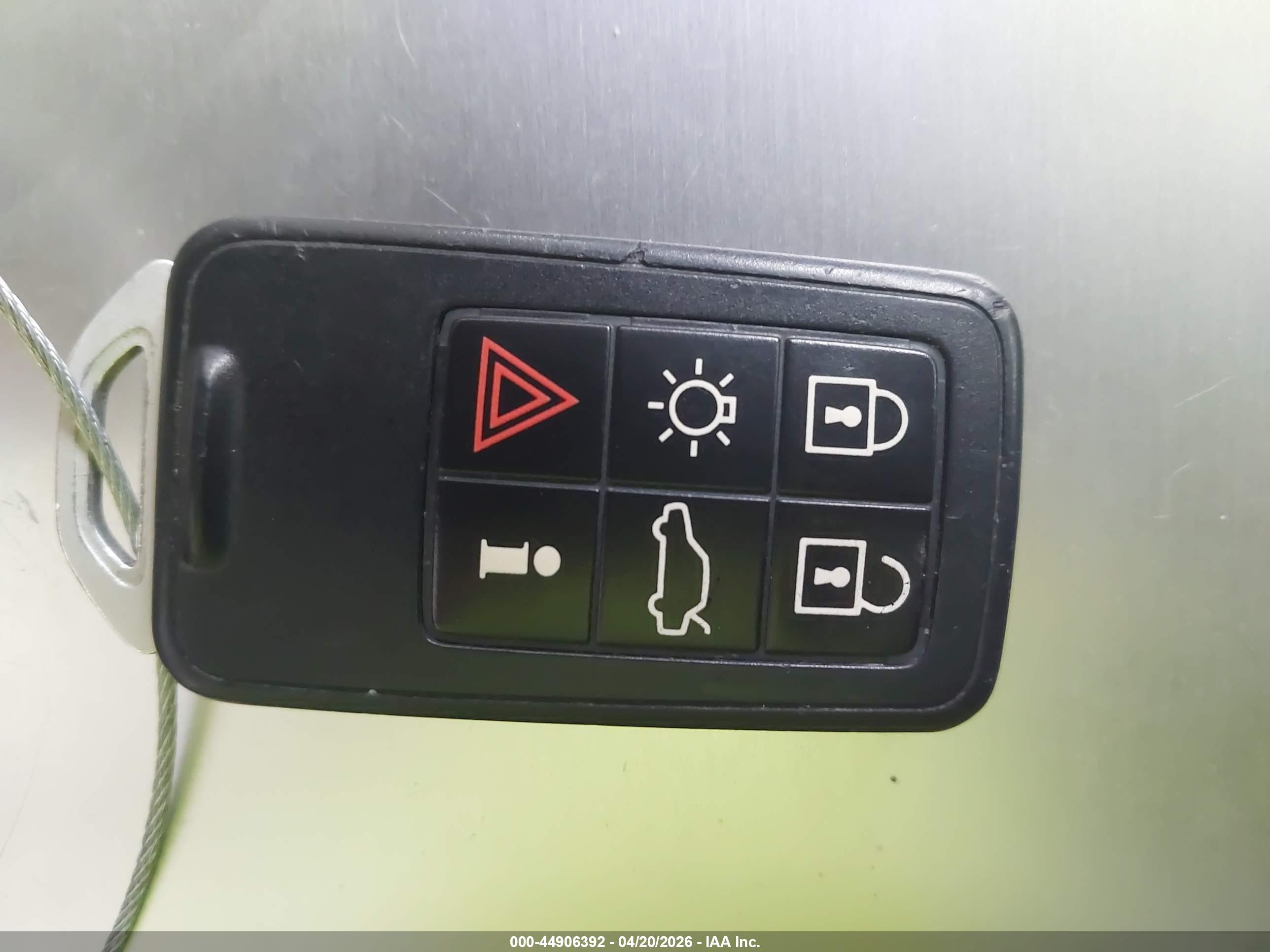 VOLVO XC70 image 11