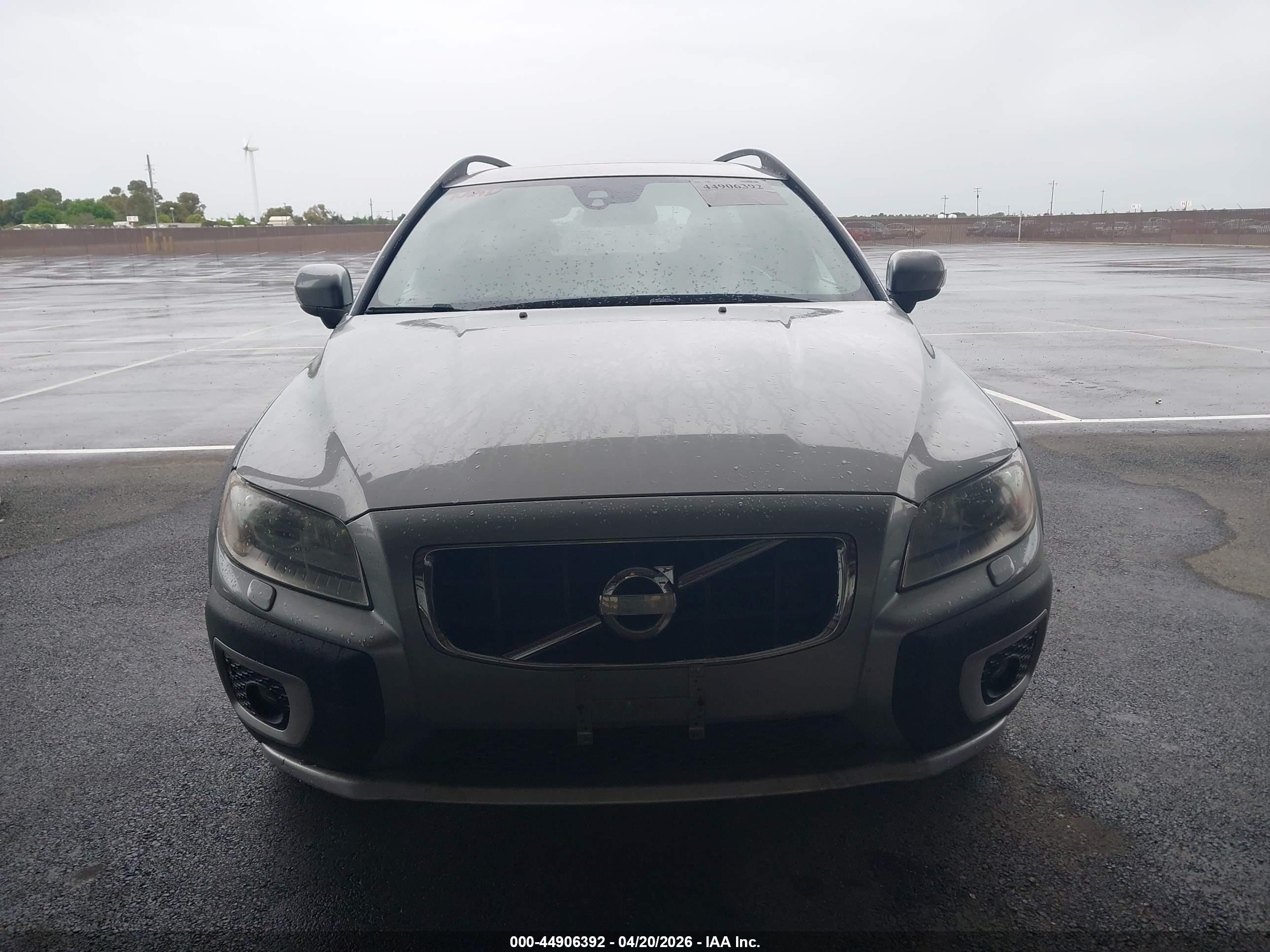 VOLVO XC70 image 6
