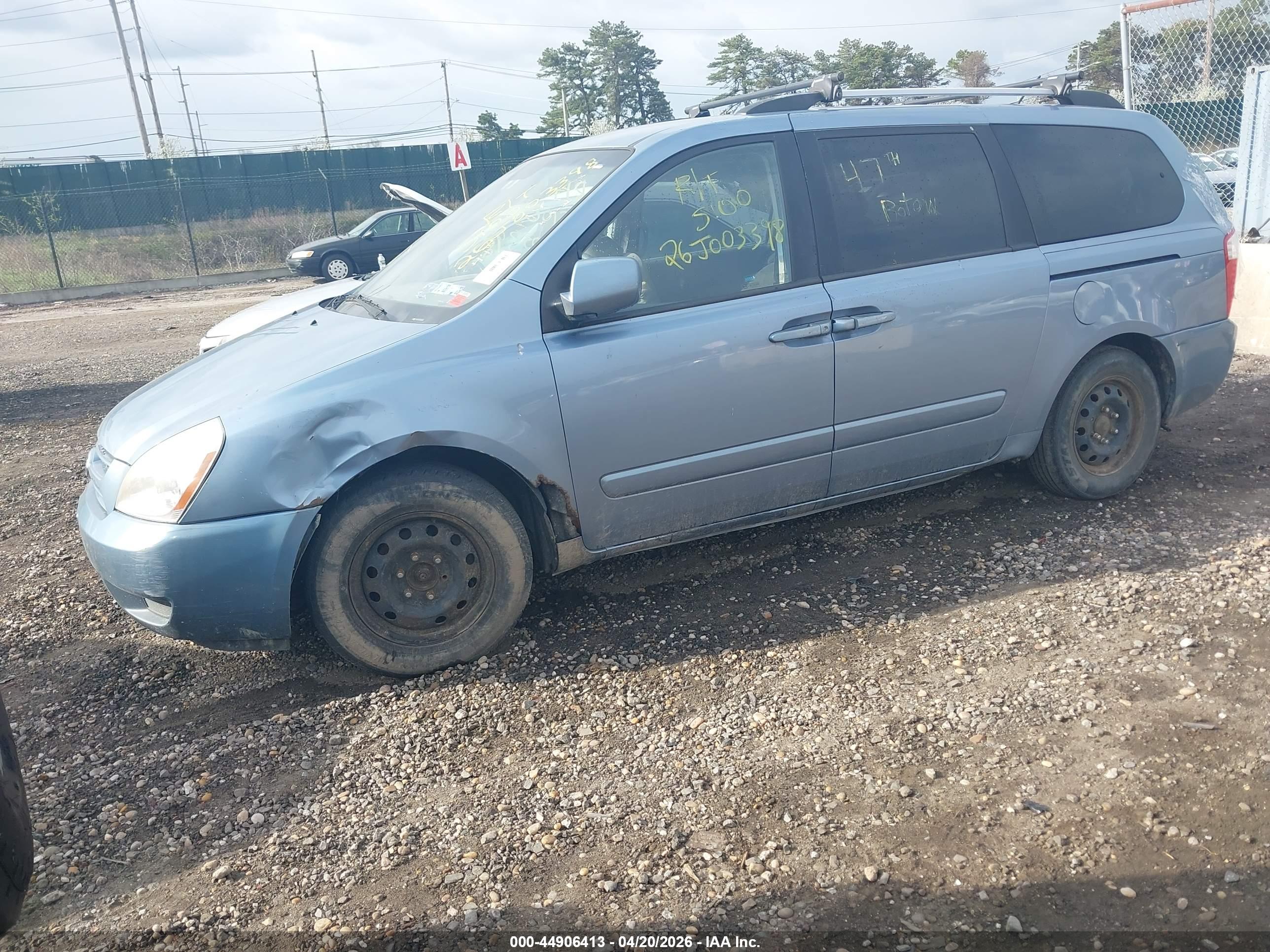 KIA SEDONA image 2