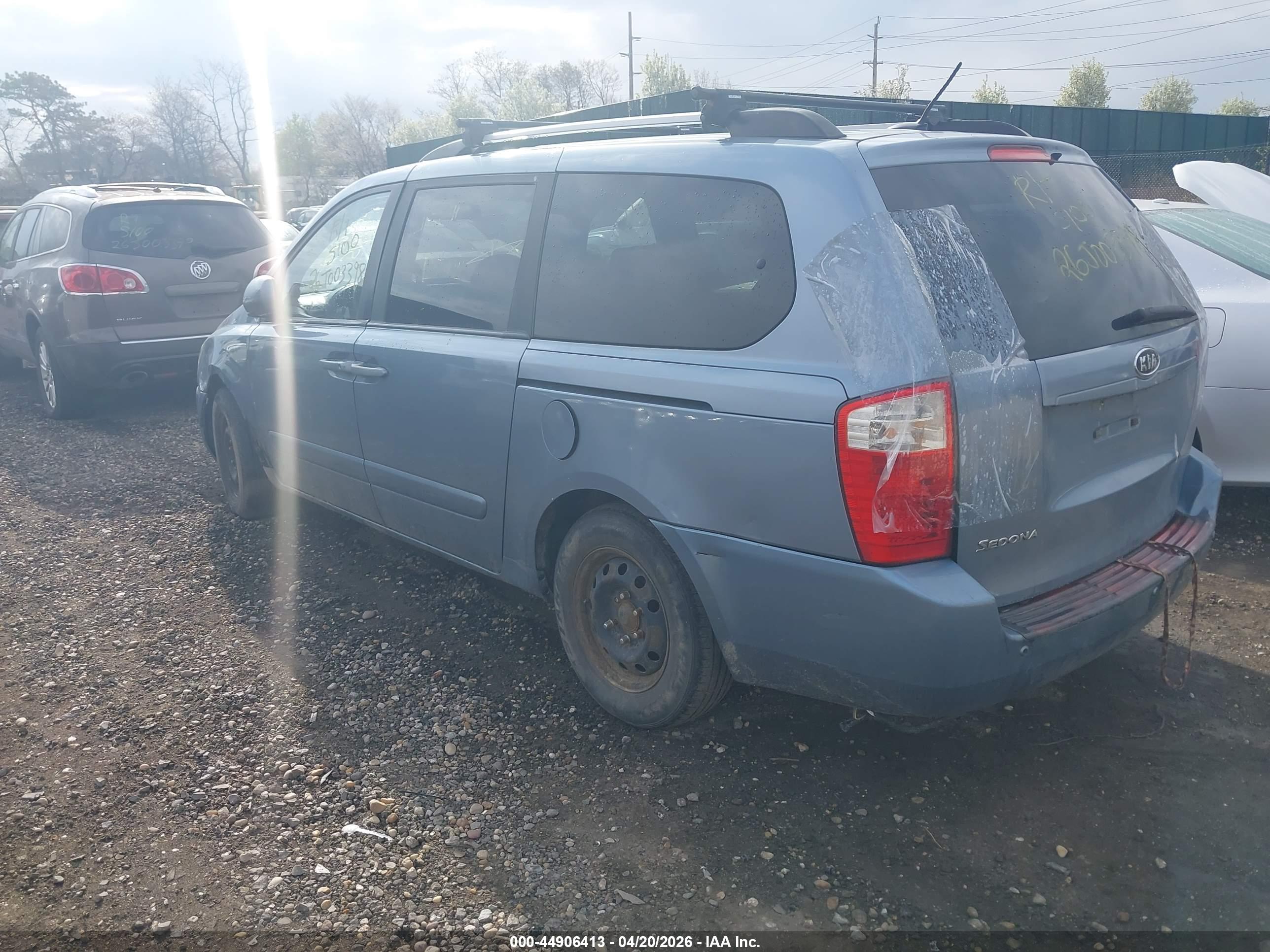KIA SEDONA image 3