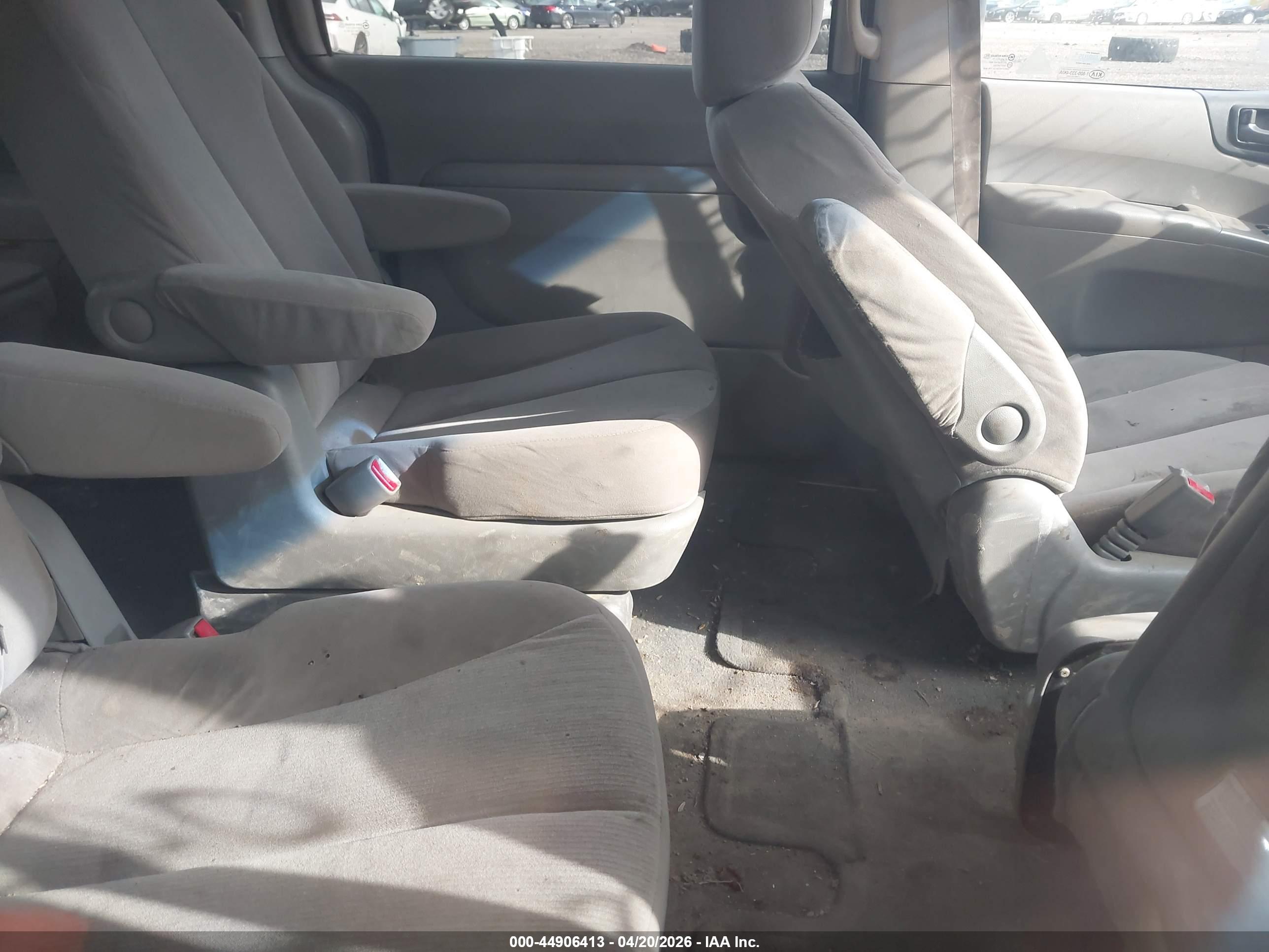 KIA SEDONA image 8