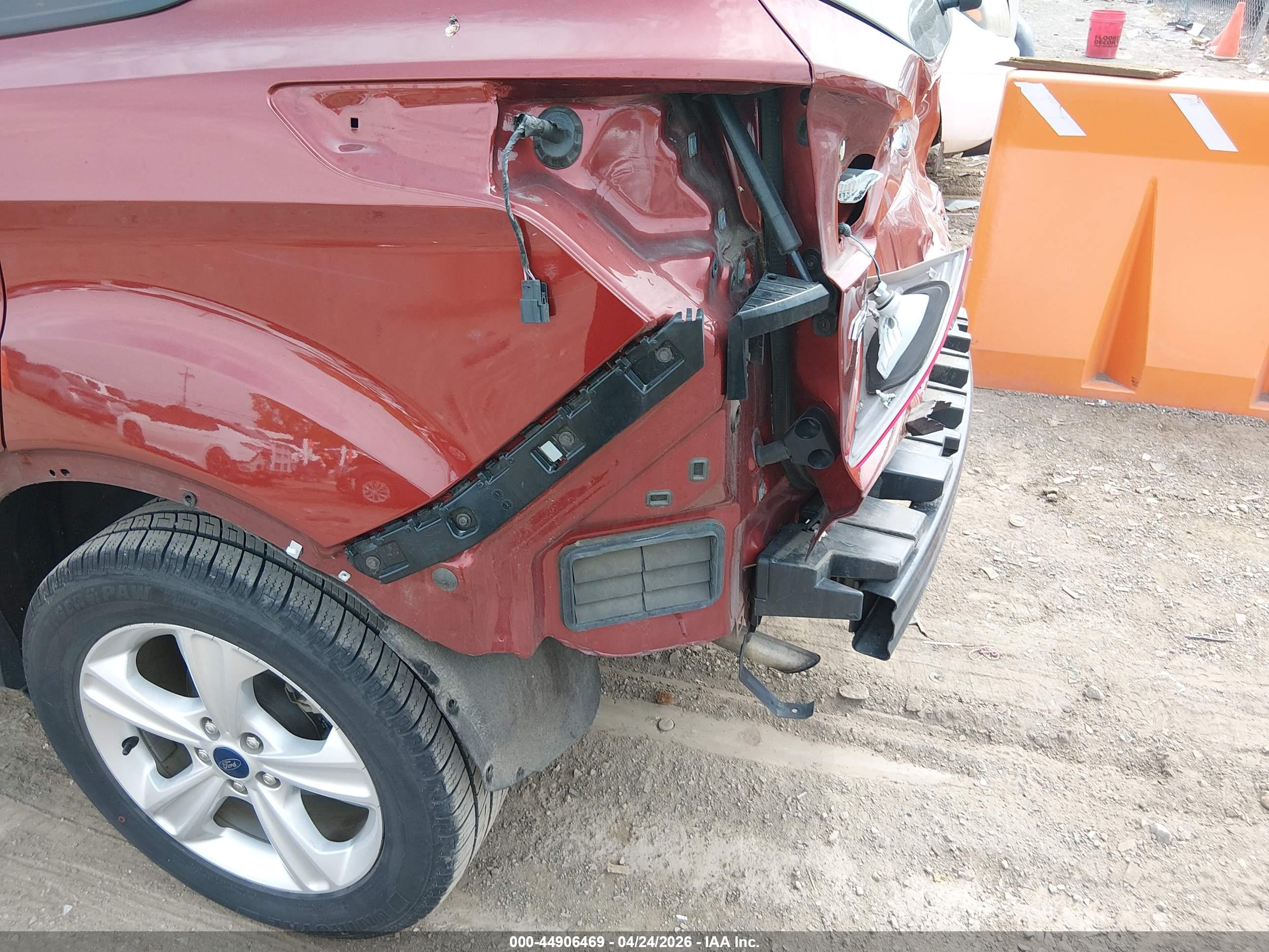 FORD ESCAPE image 6