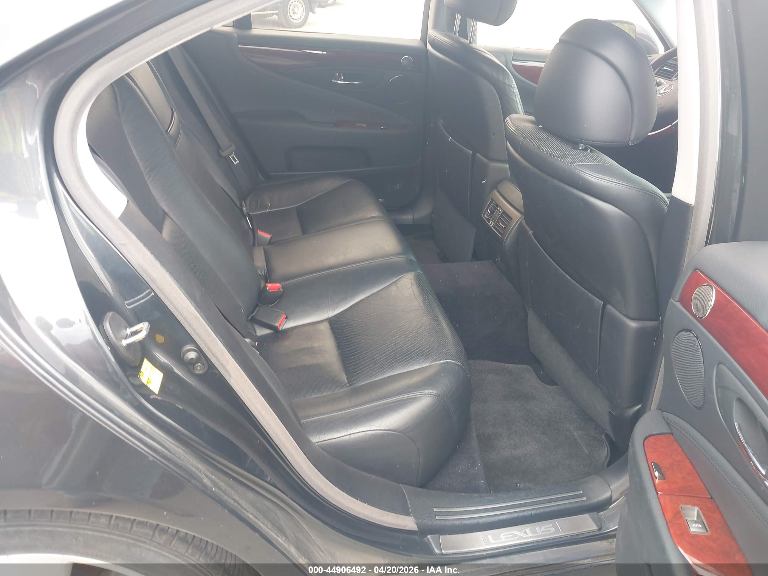 LEXUS LS image 8