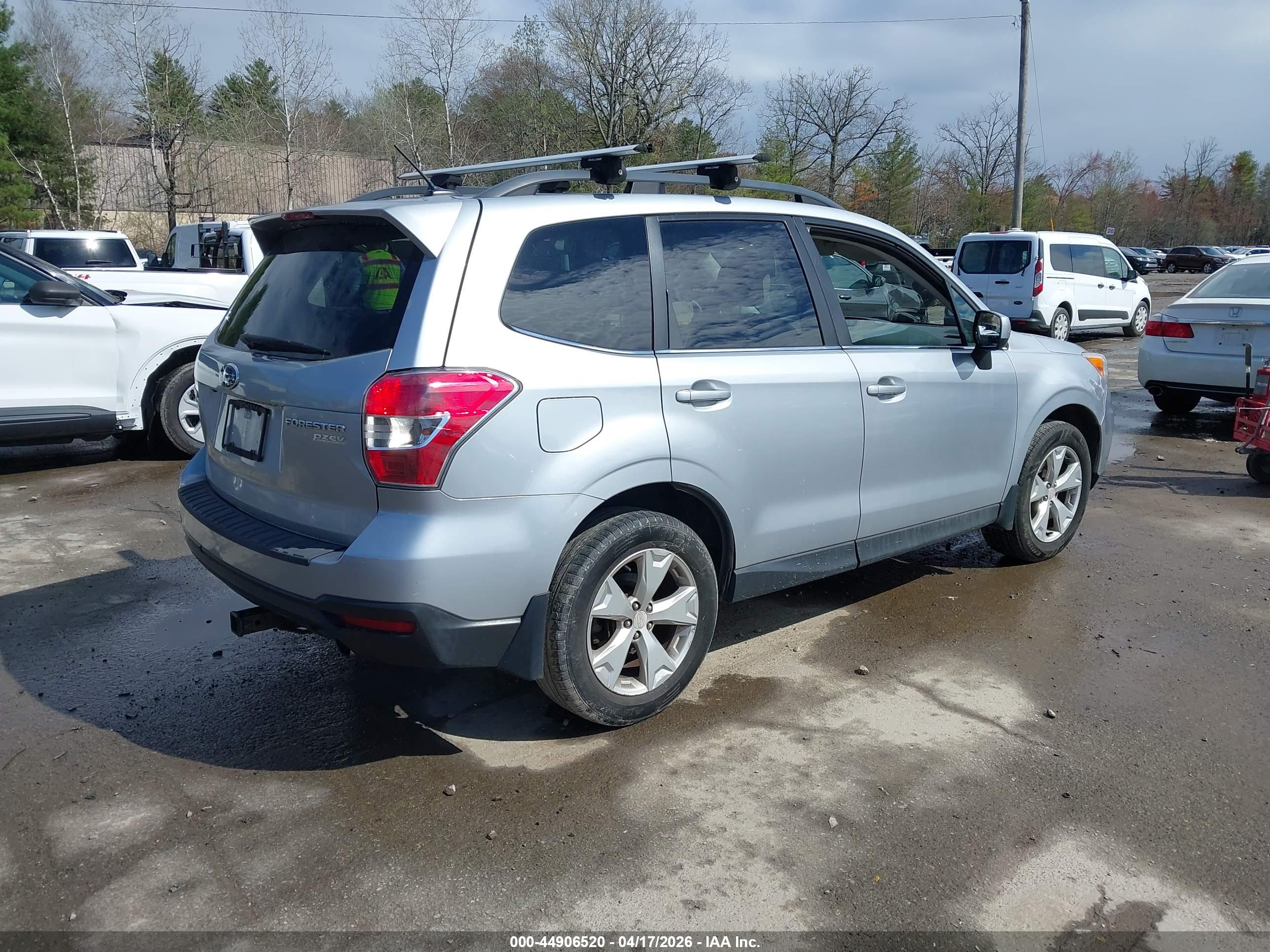 SUBARU FORESTER image 4