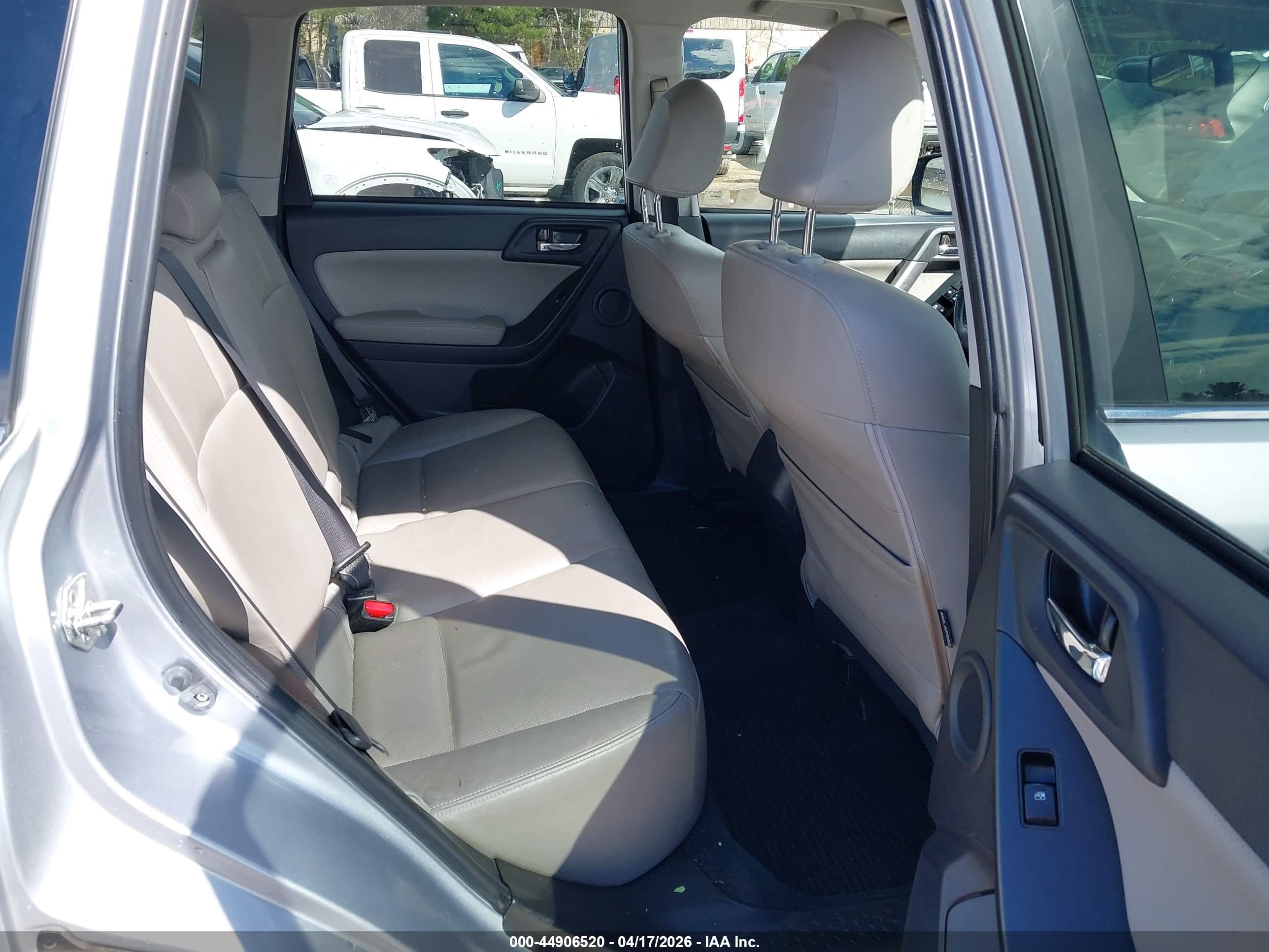 SUBARU FORESTER image 8