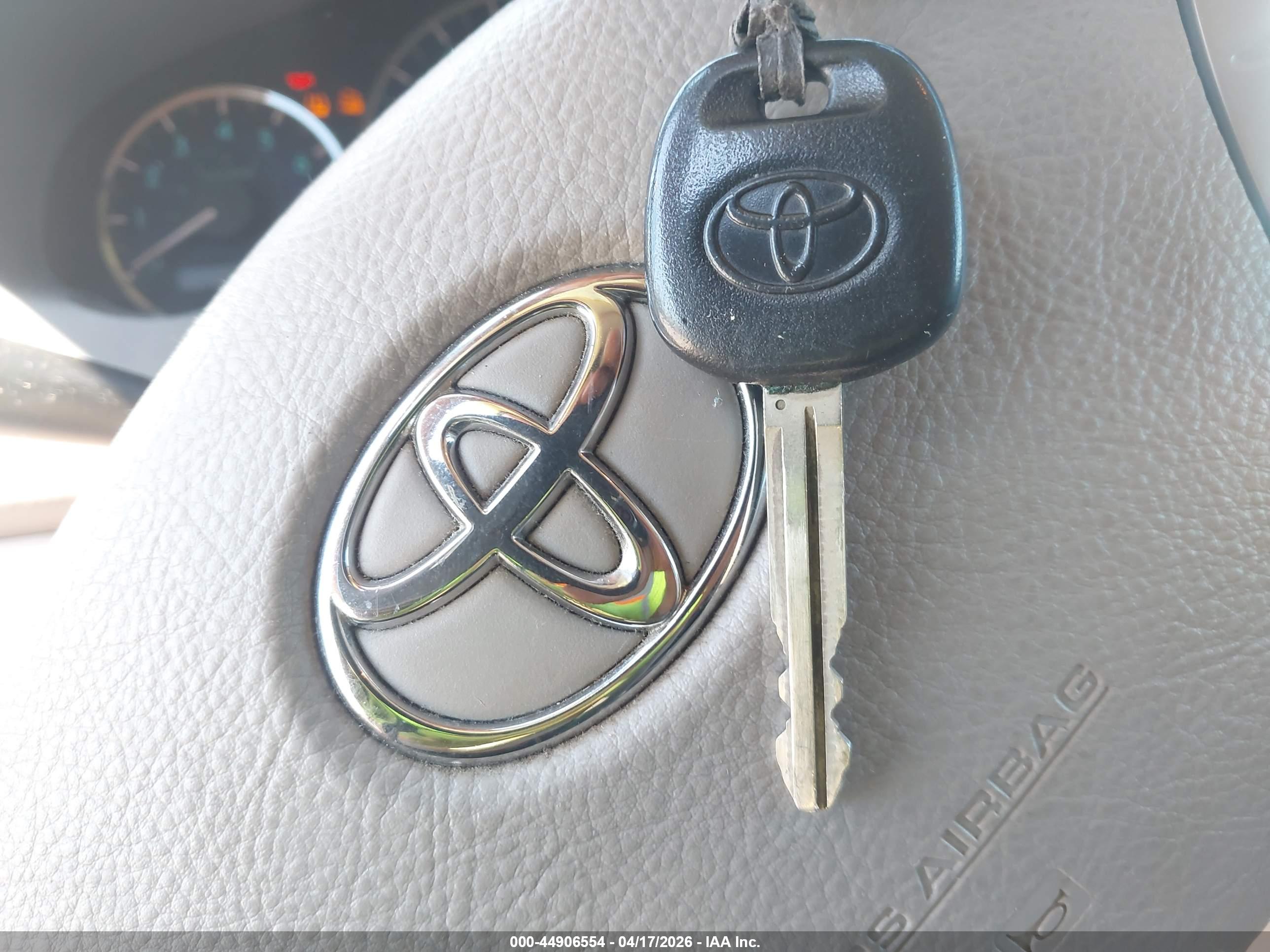 TOYOTA SIENNA image 11