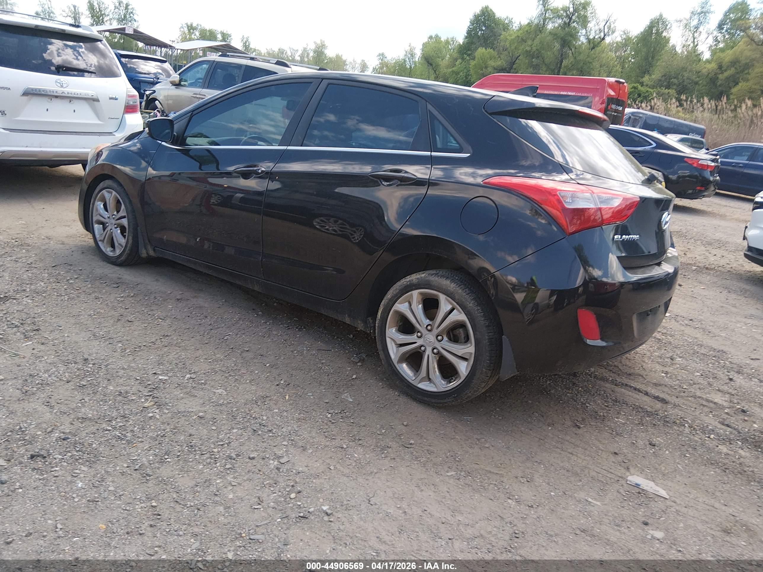 HYUNDAI ELANTRA image 3