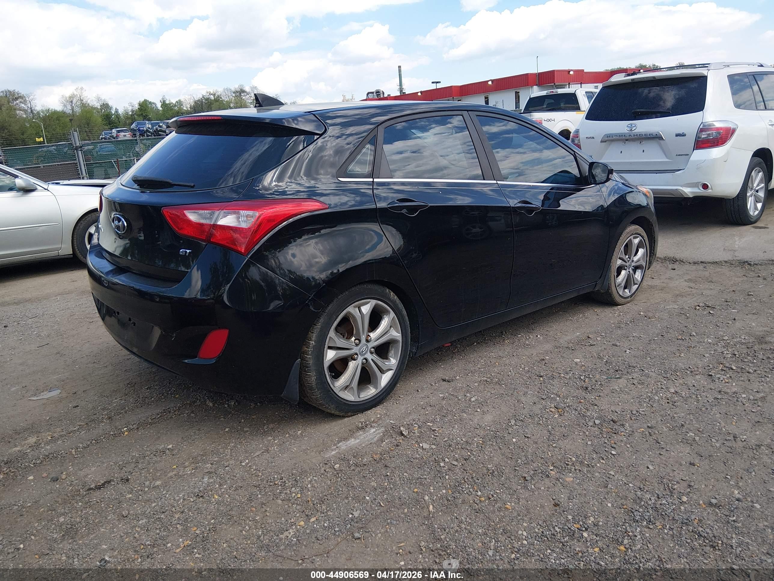HYUNDAI ELANTRA image 4