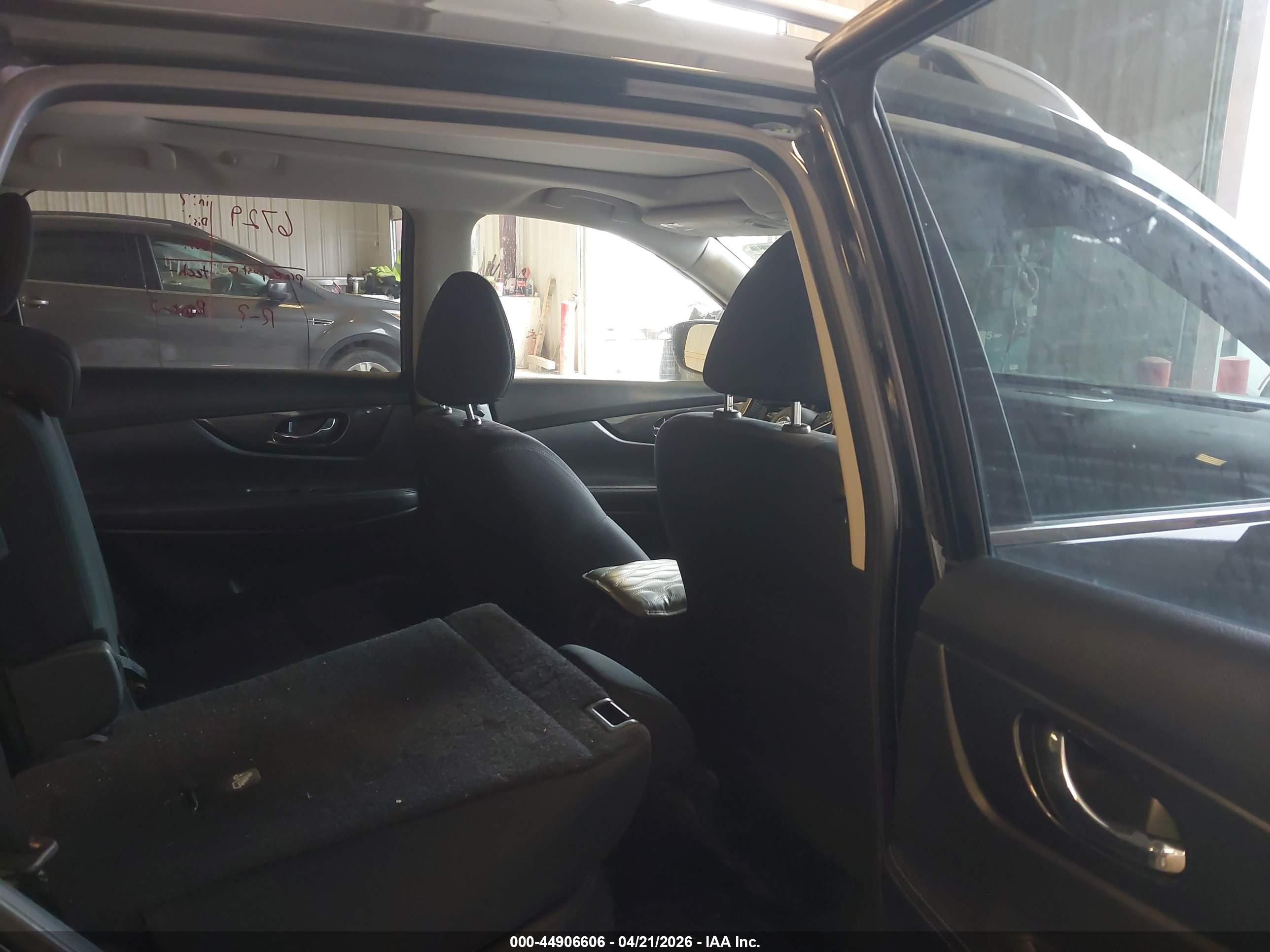 NISSAN ROGUE image 8