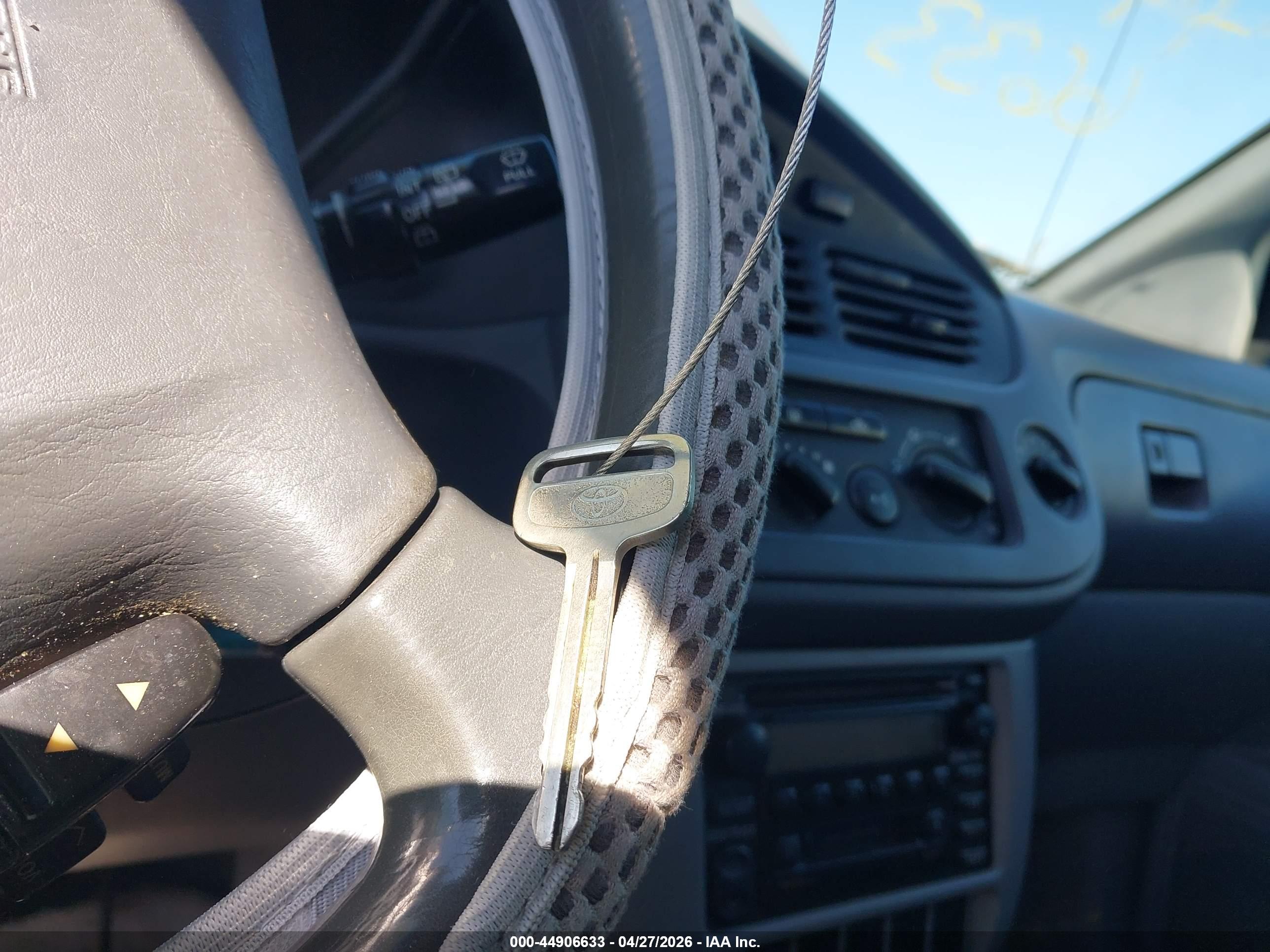 TOYOTA SIENNA image 11