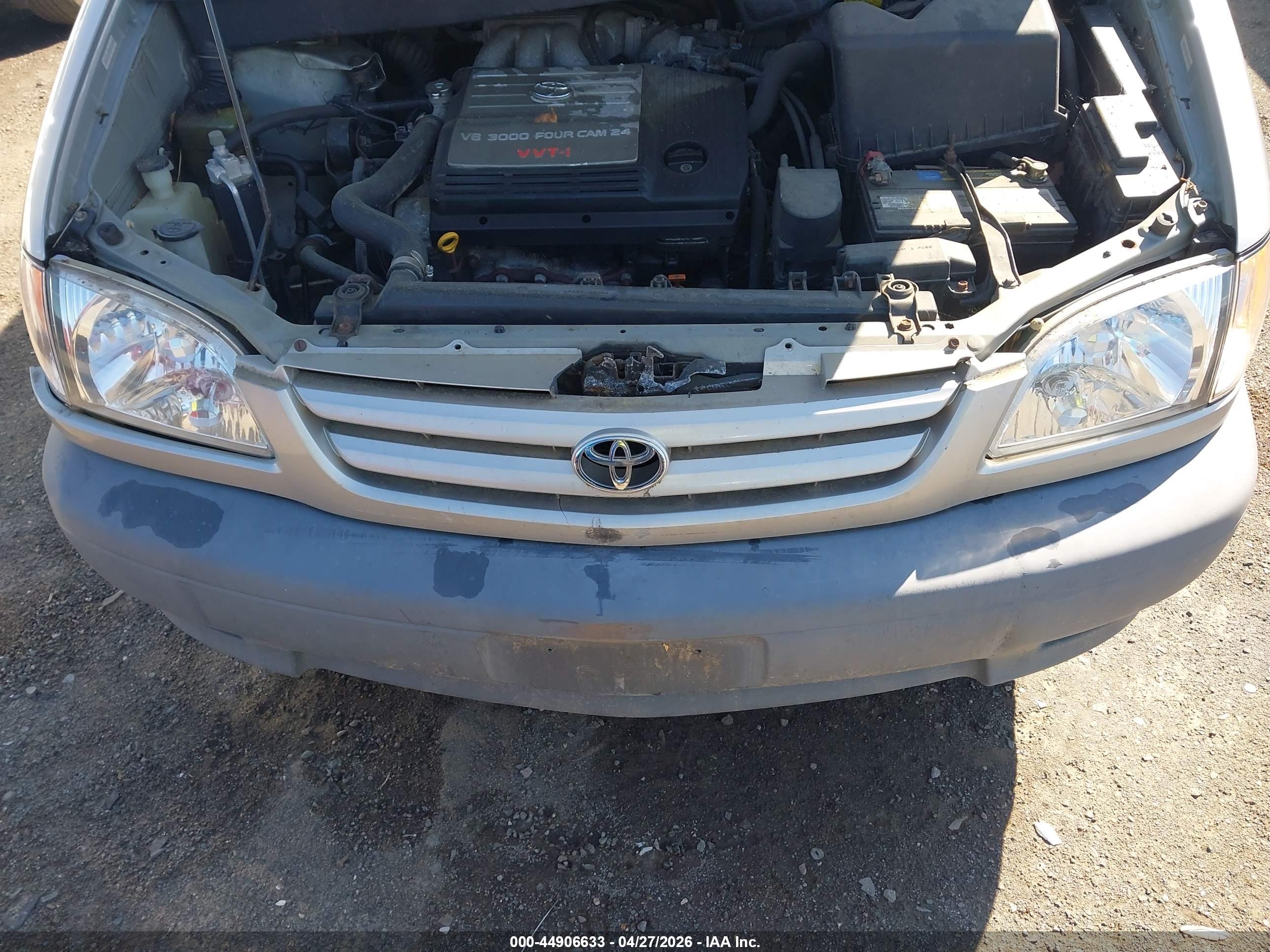 TOYOTA SIENNA image 6