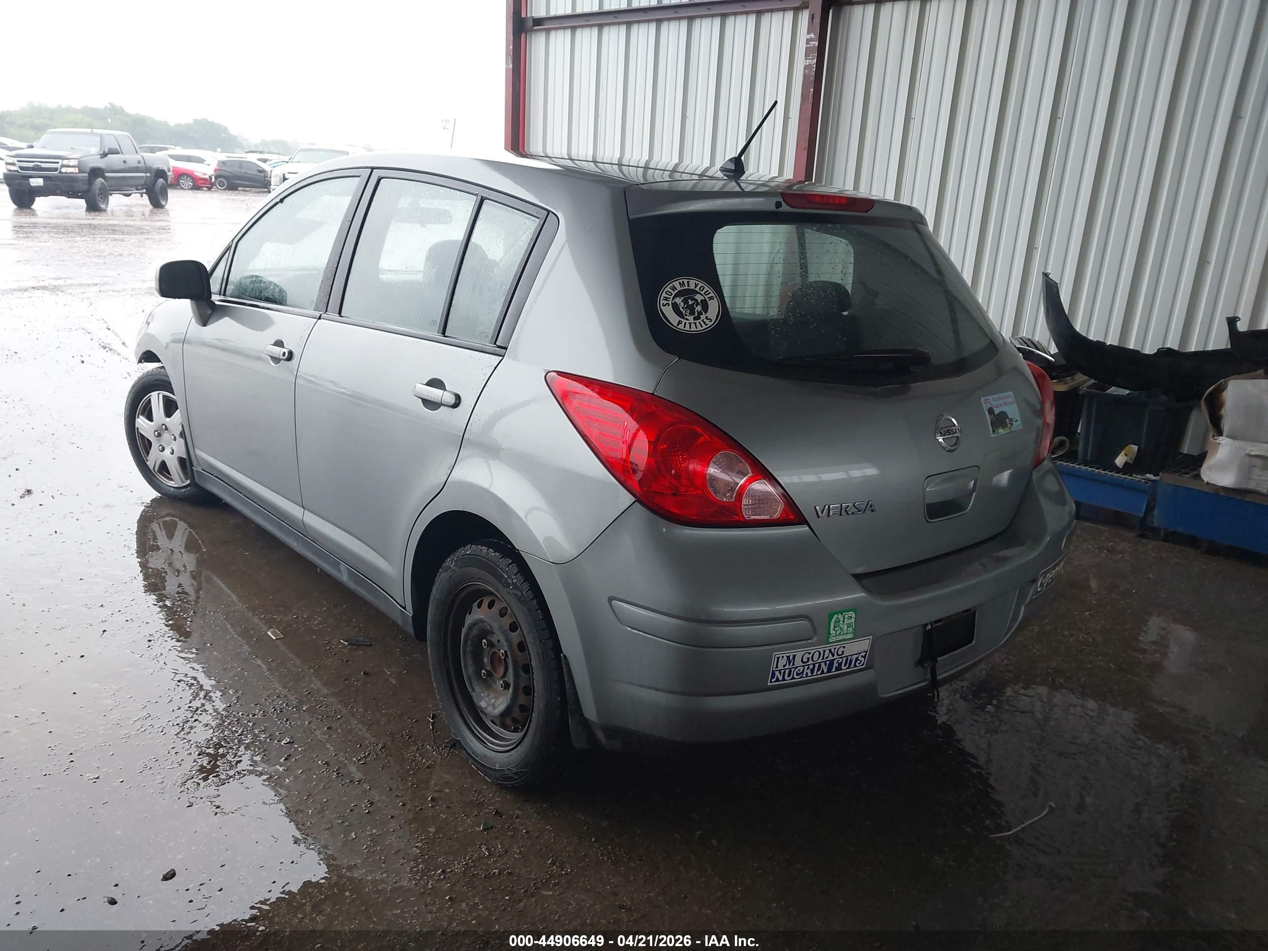 NISSAN VERSA image 3
