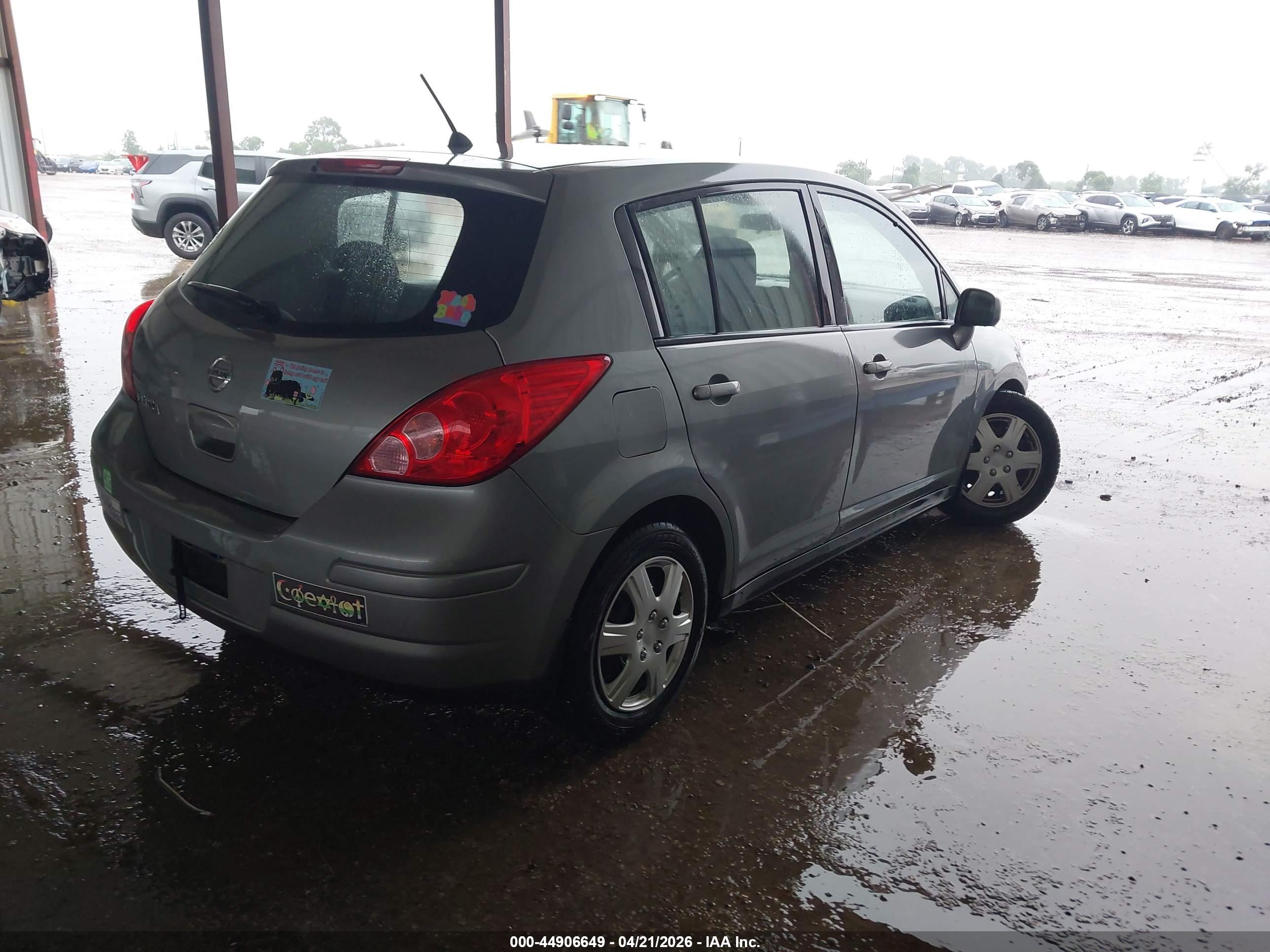 NISSAN VERSA image 4