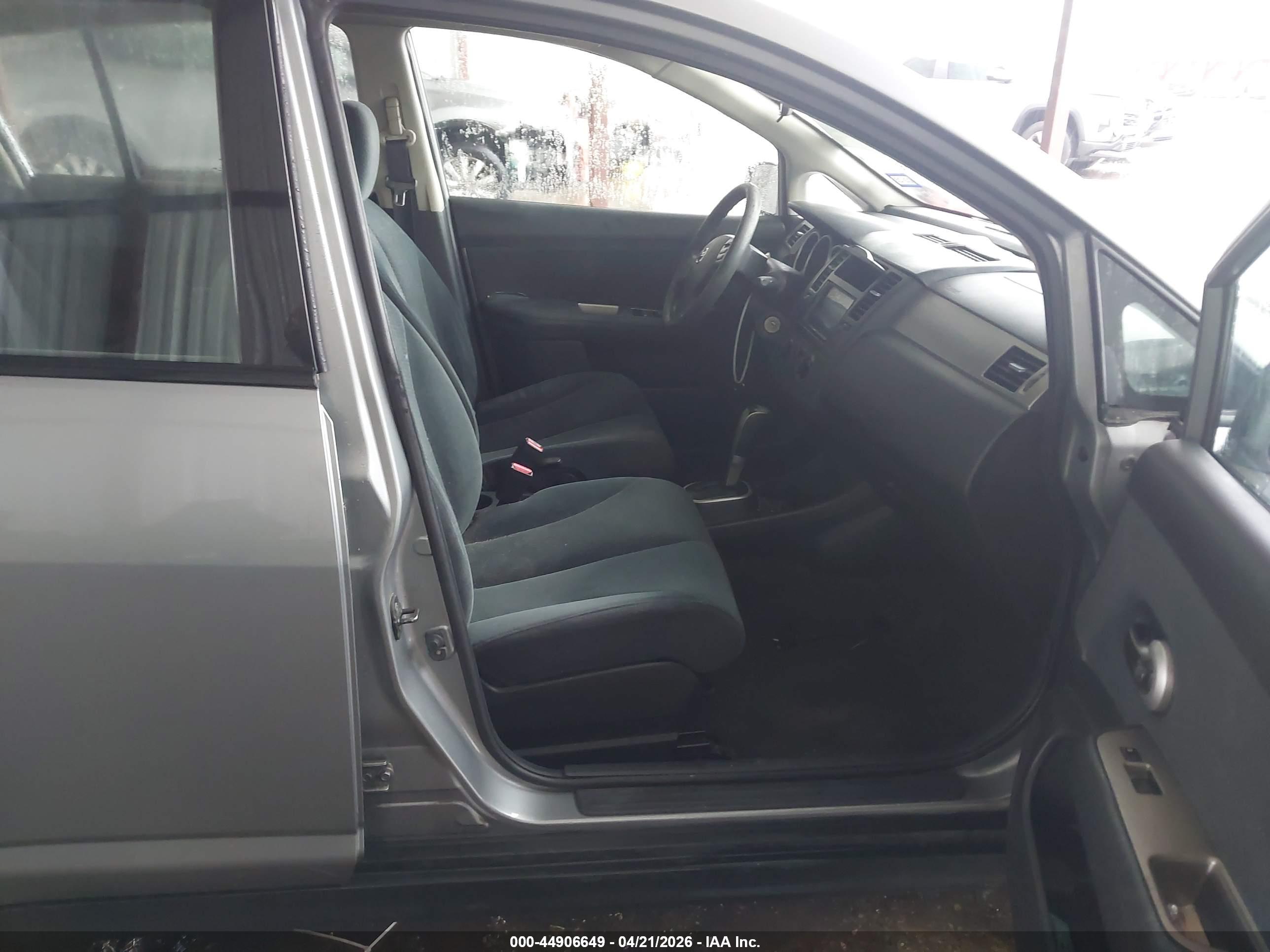 NISSAN VERSA image 5