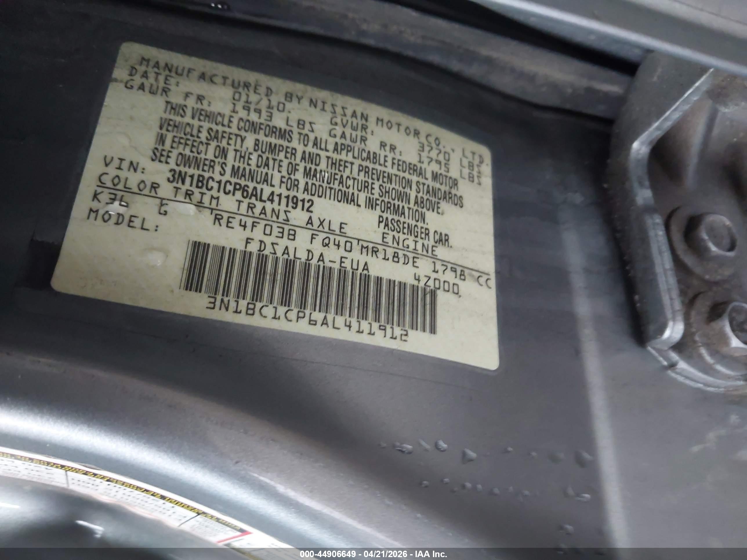 NISSAN VERSA image 9