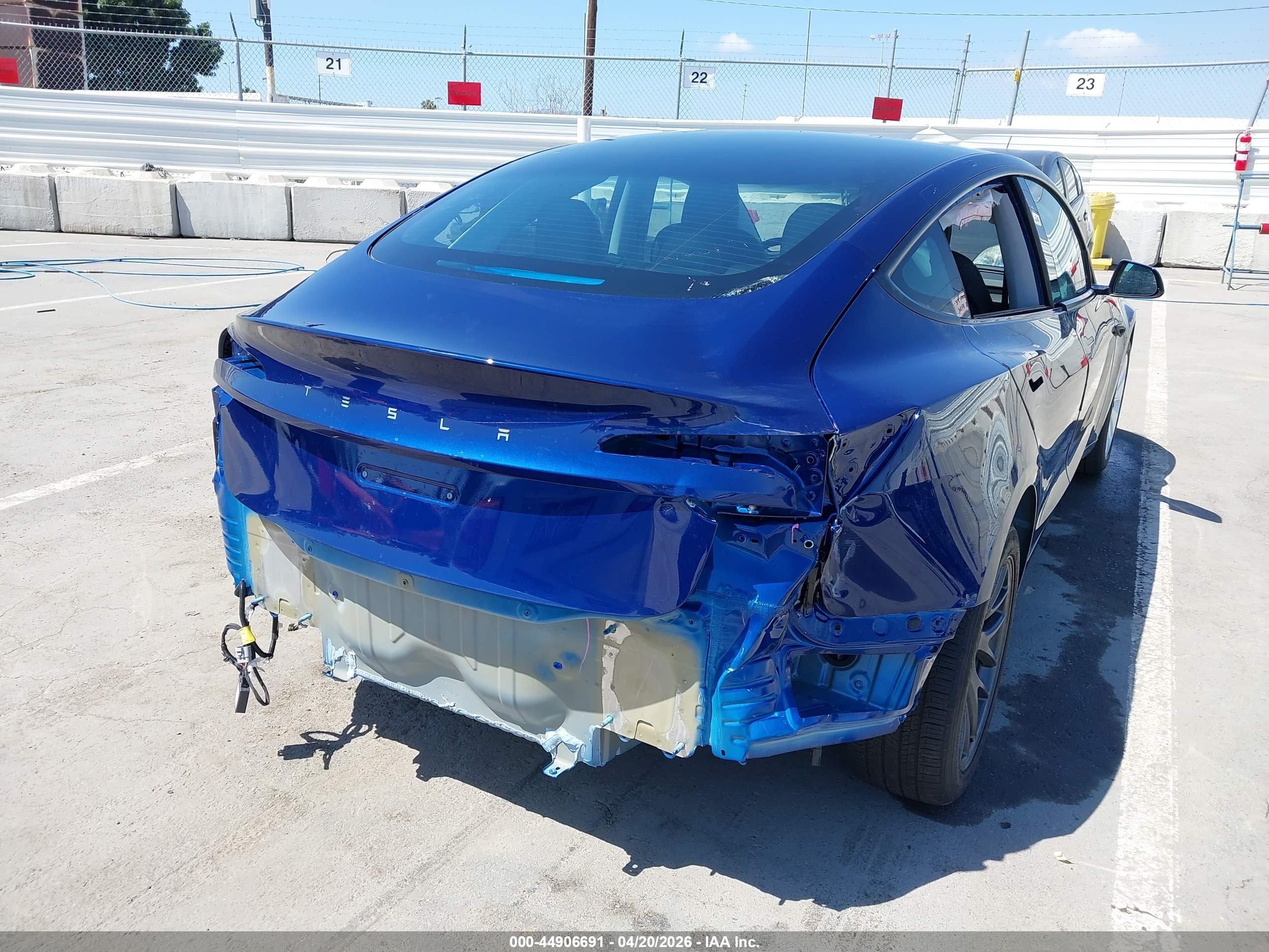 TESLA MODEL image 6