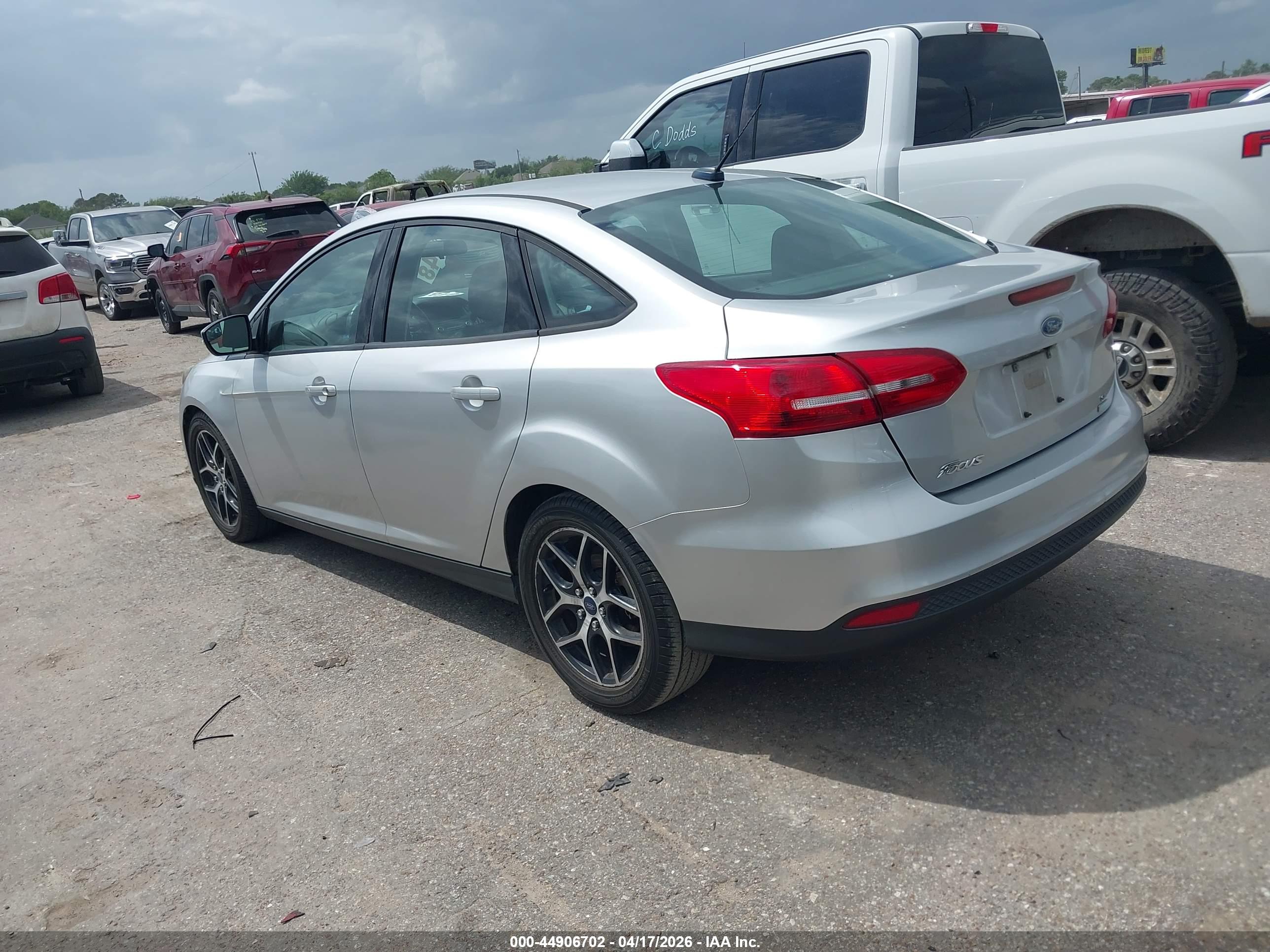 FORD FOCUS image 3