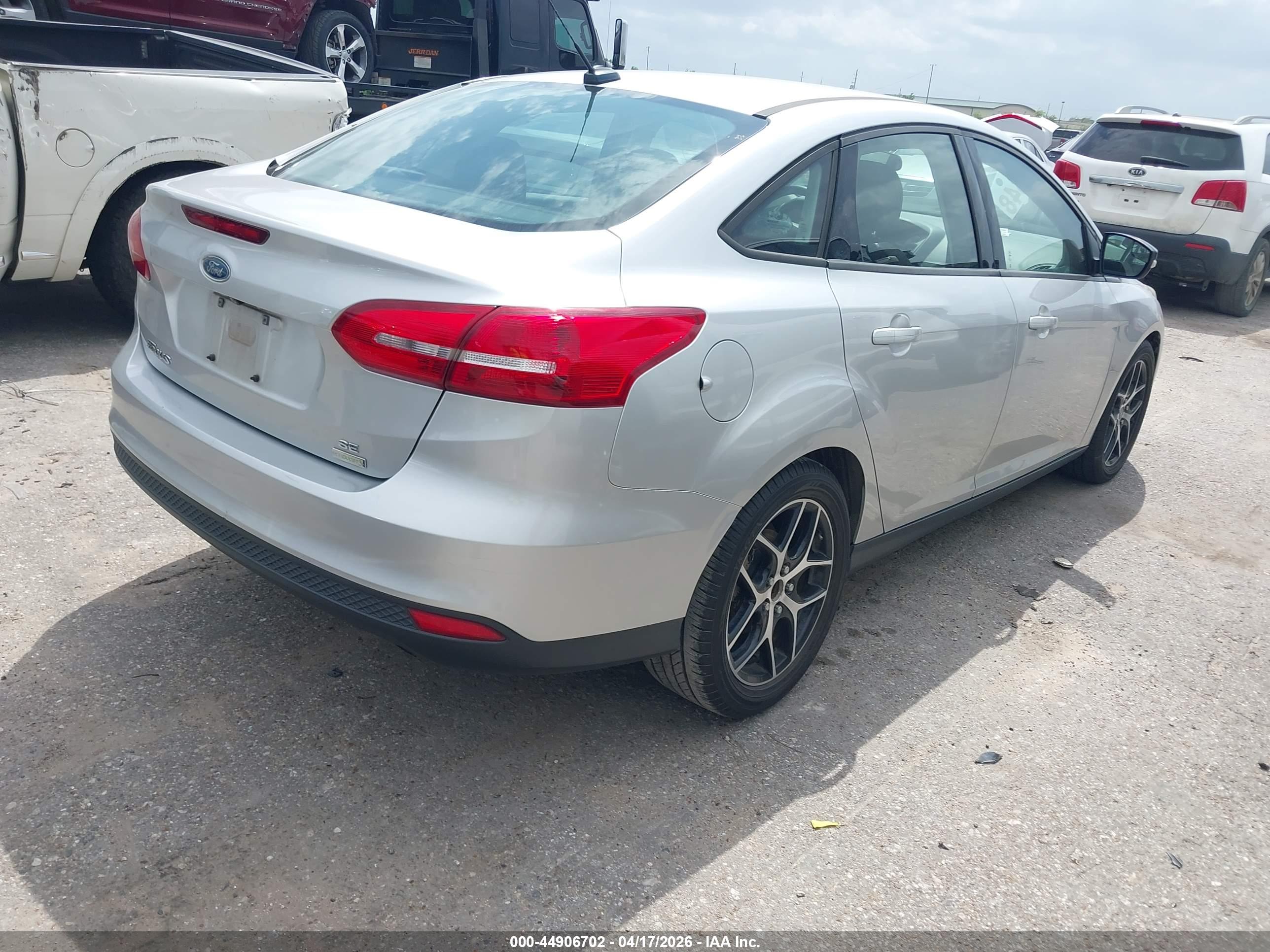 FORD FOCUS image 4