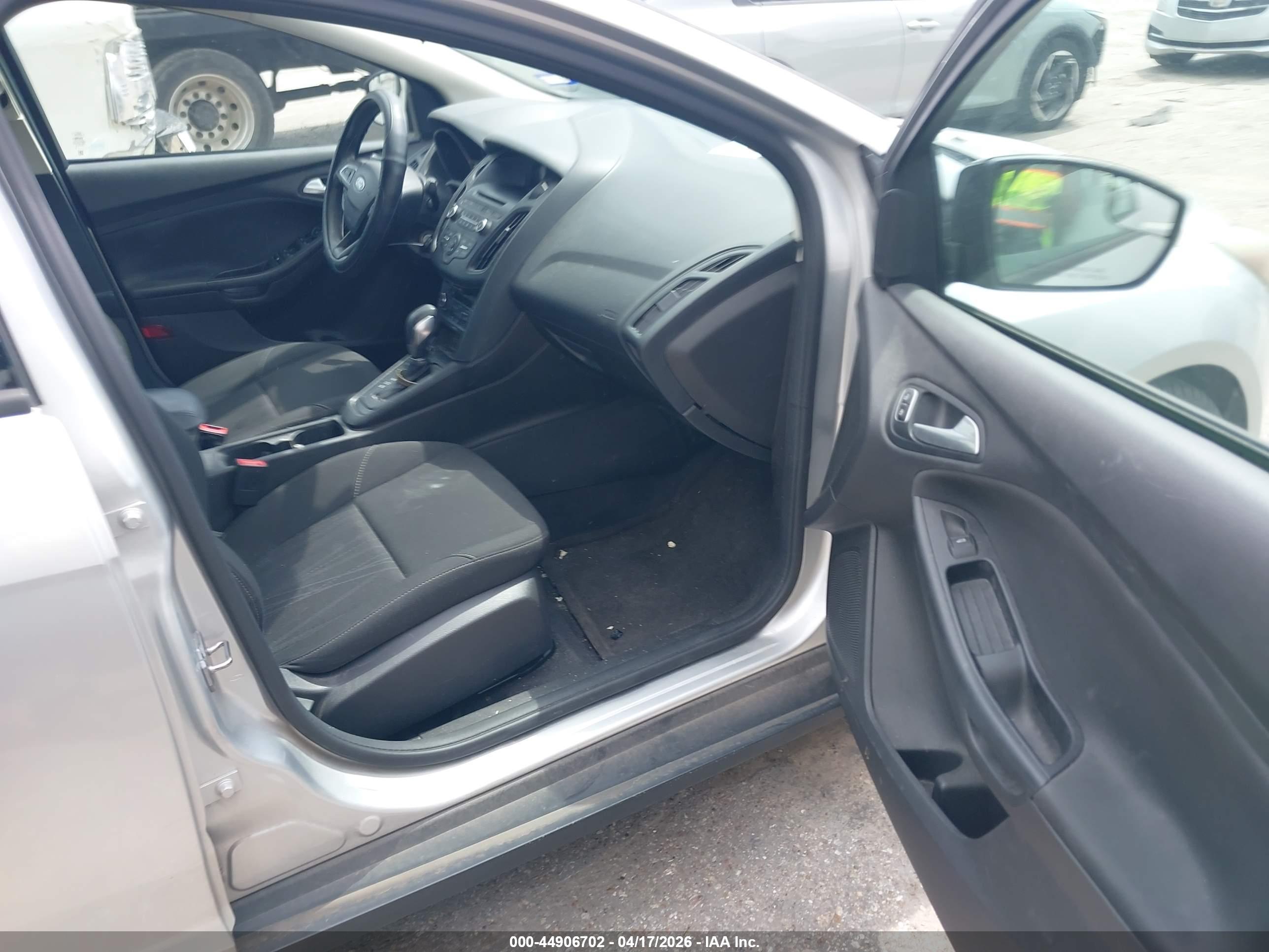 FORD FOCUS image 5