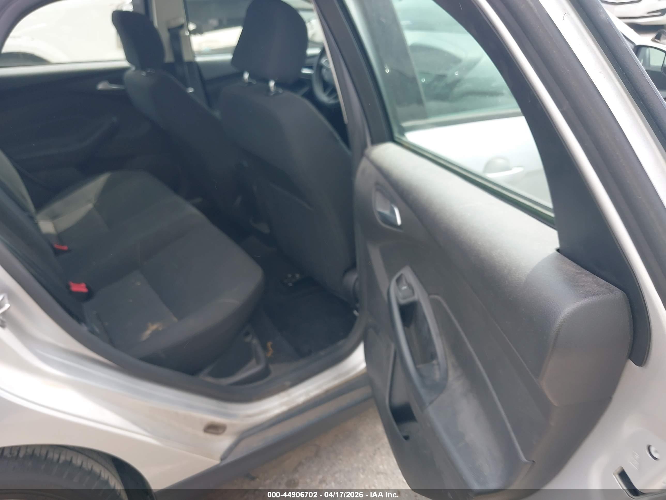 FORD FOCUS image 8