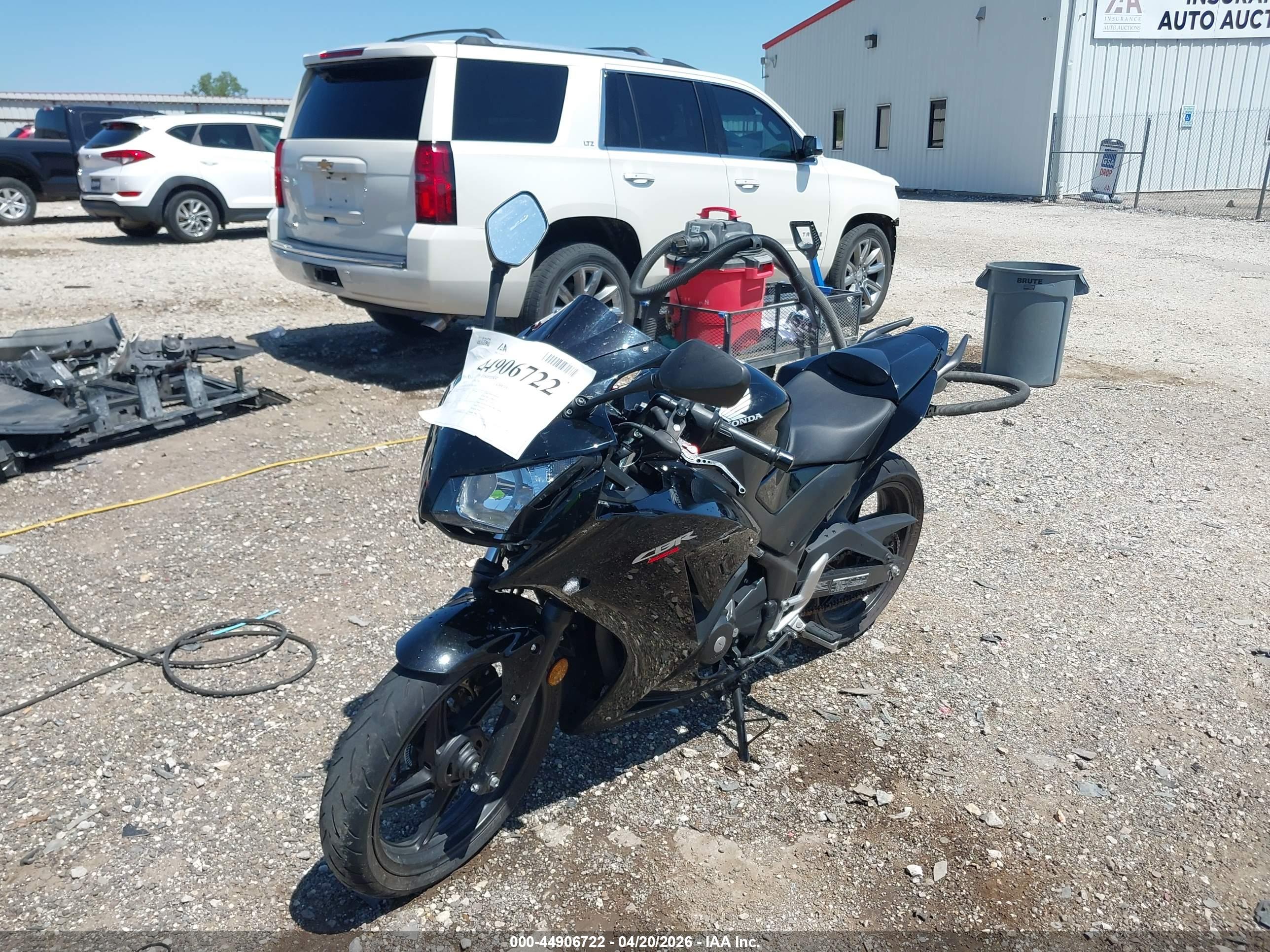 HONDA CBR300 image 2