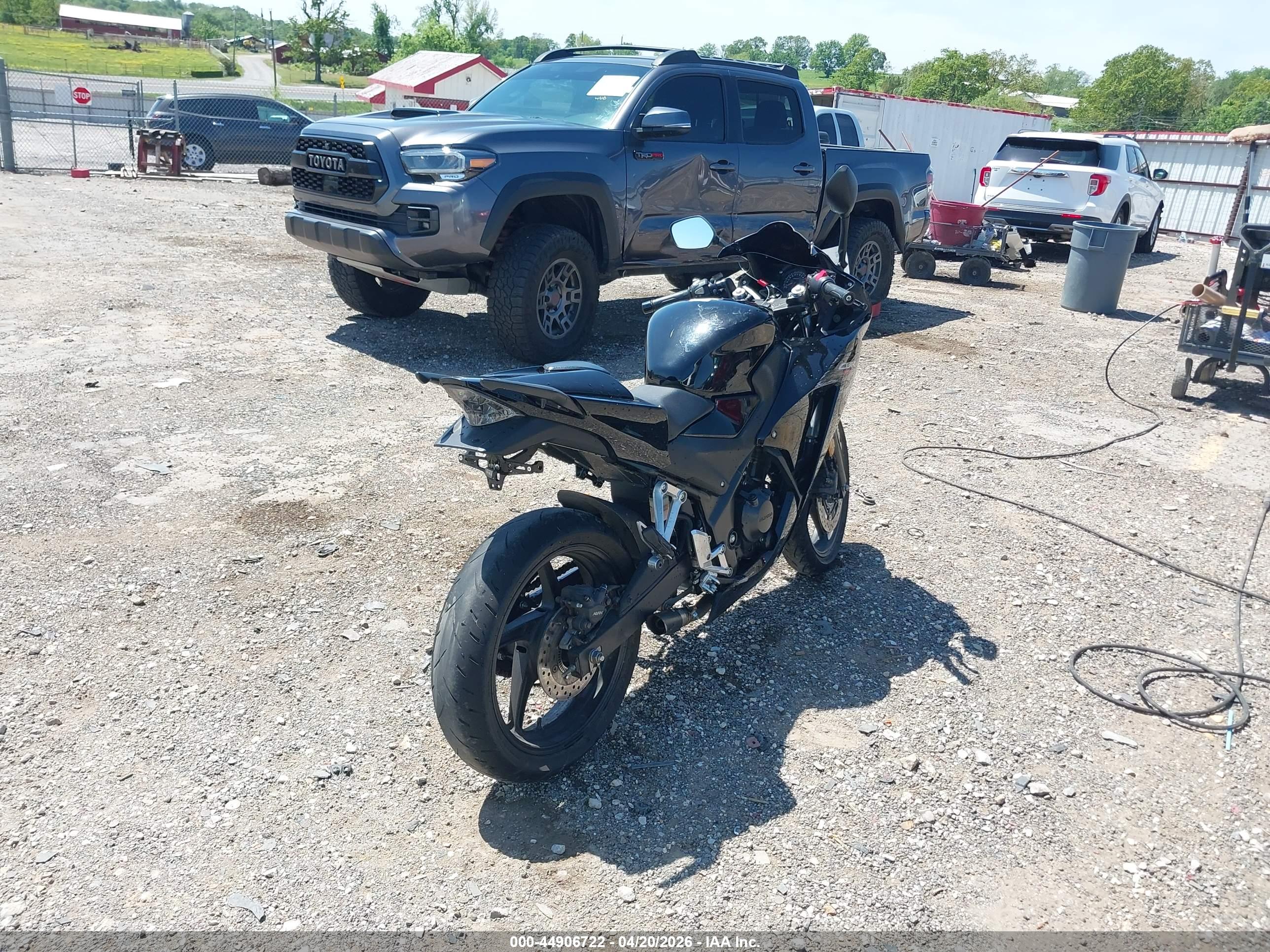 HONDA CBR300 image 4