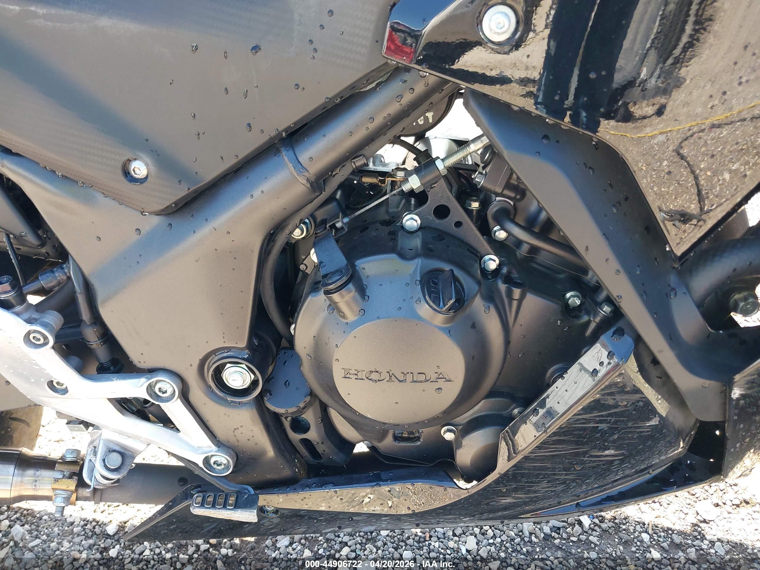 HONDA CBR300 image 8
