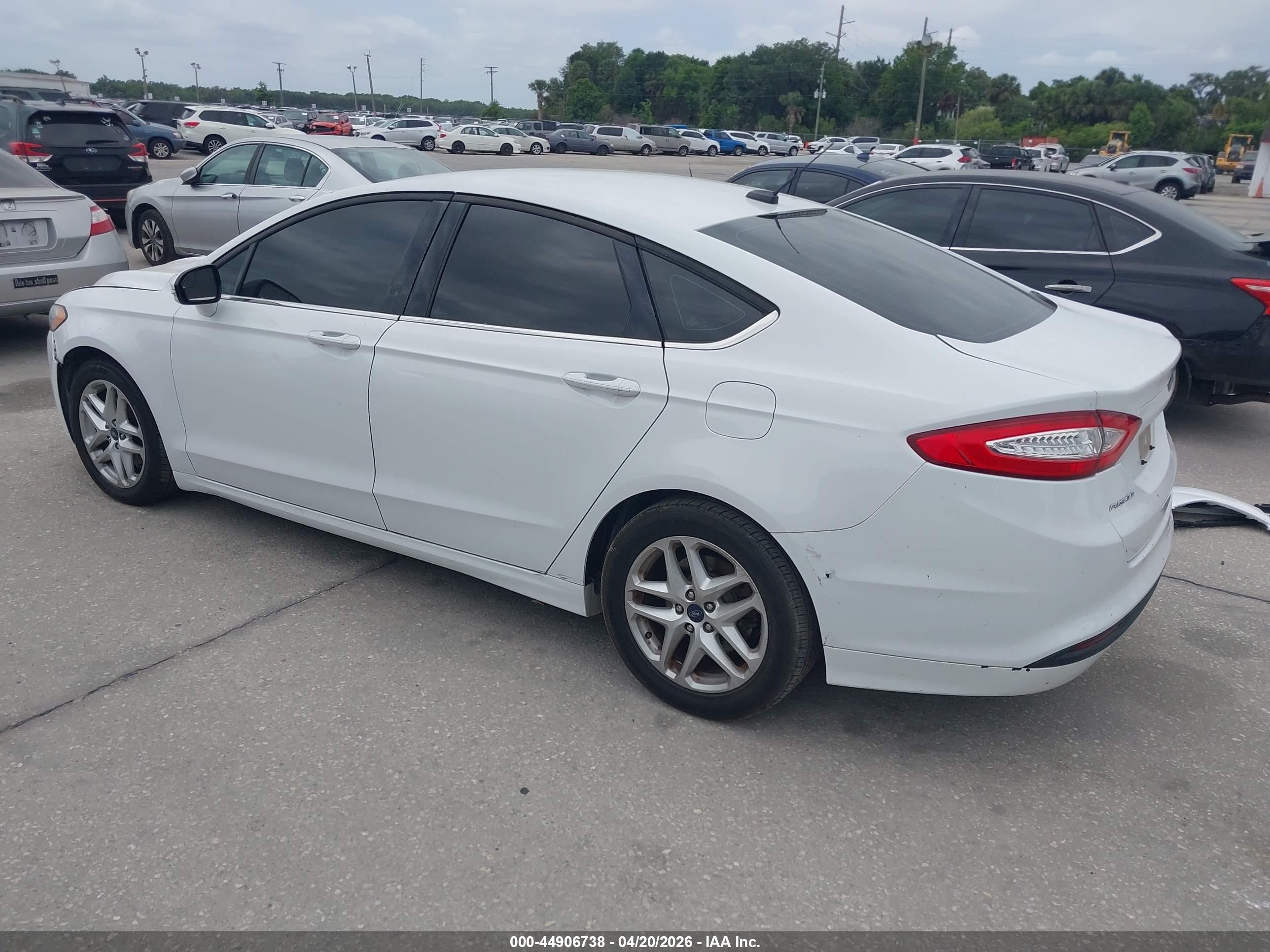 FORD FUSION image 3