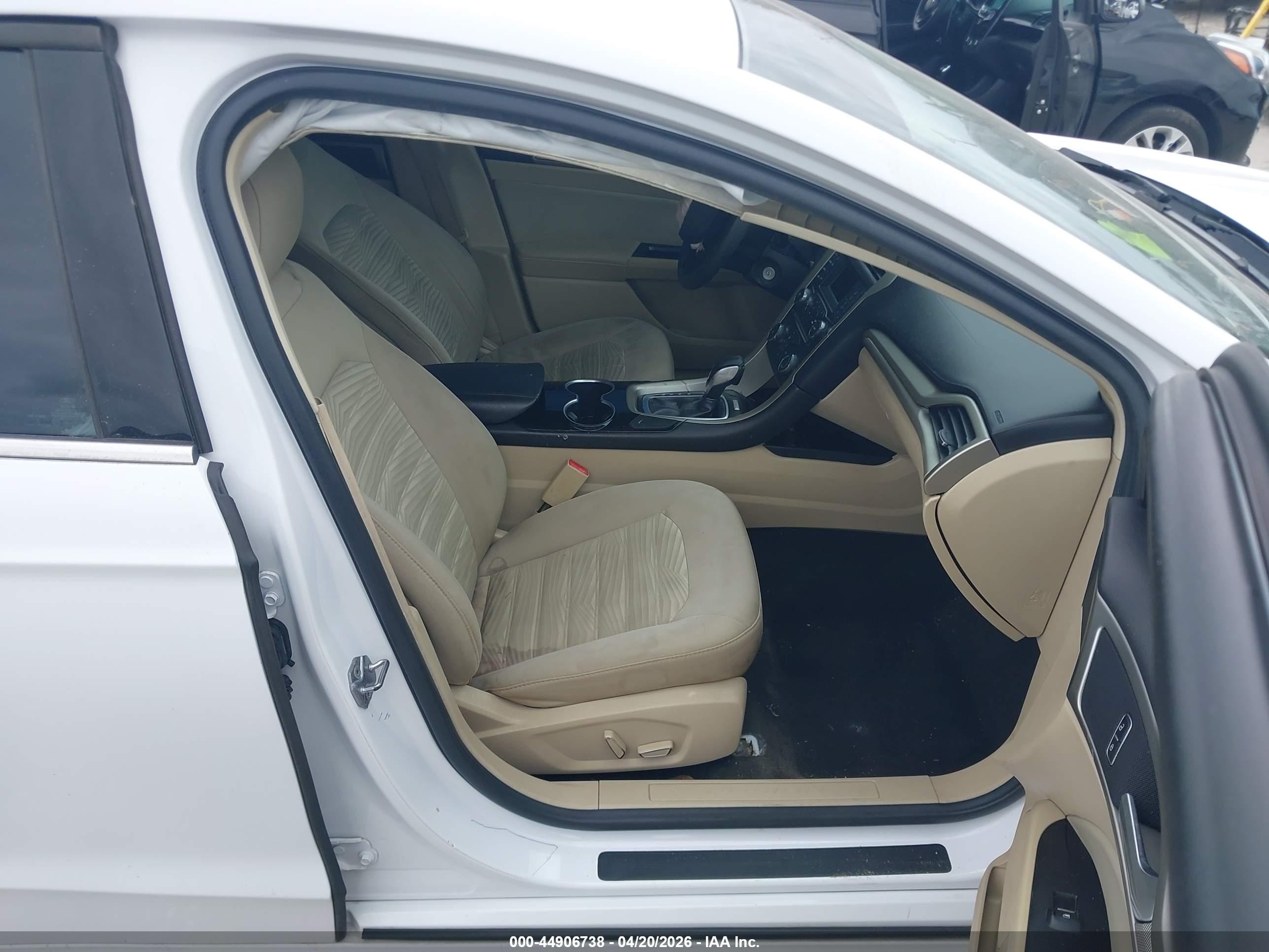 FORD FUSION image 5