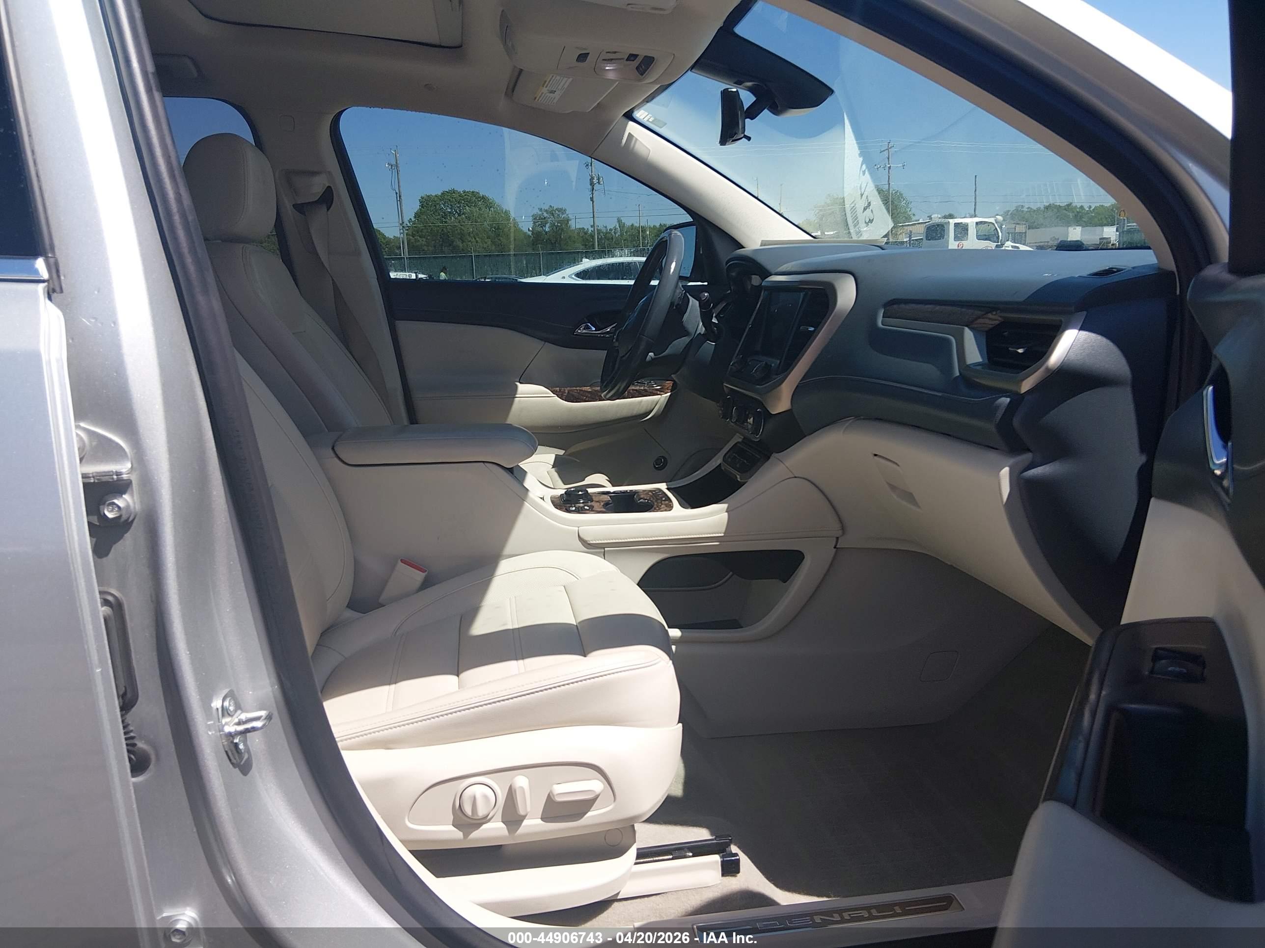 GMC ACADIA image 5