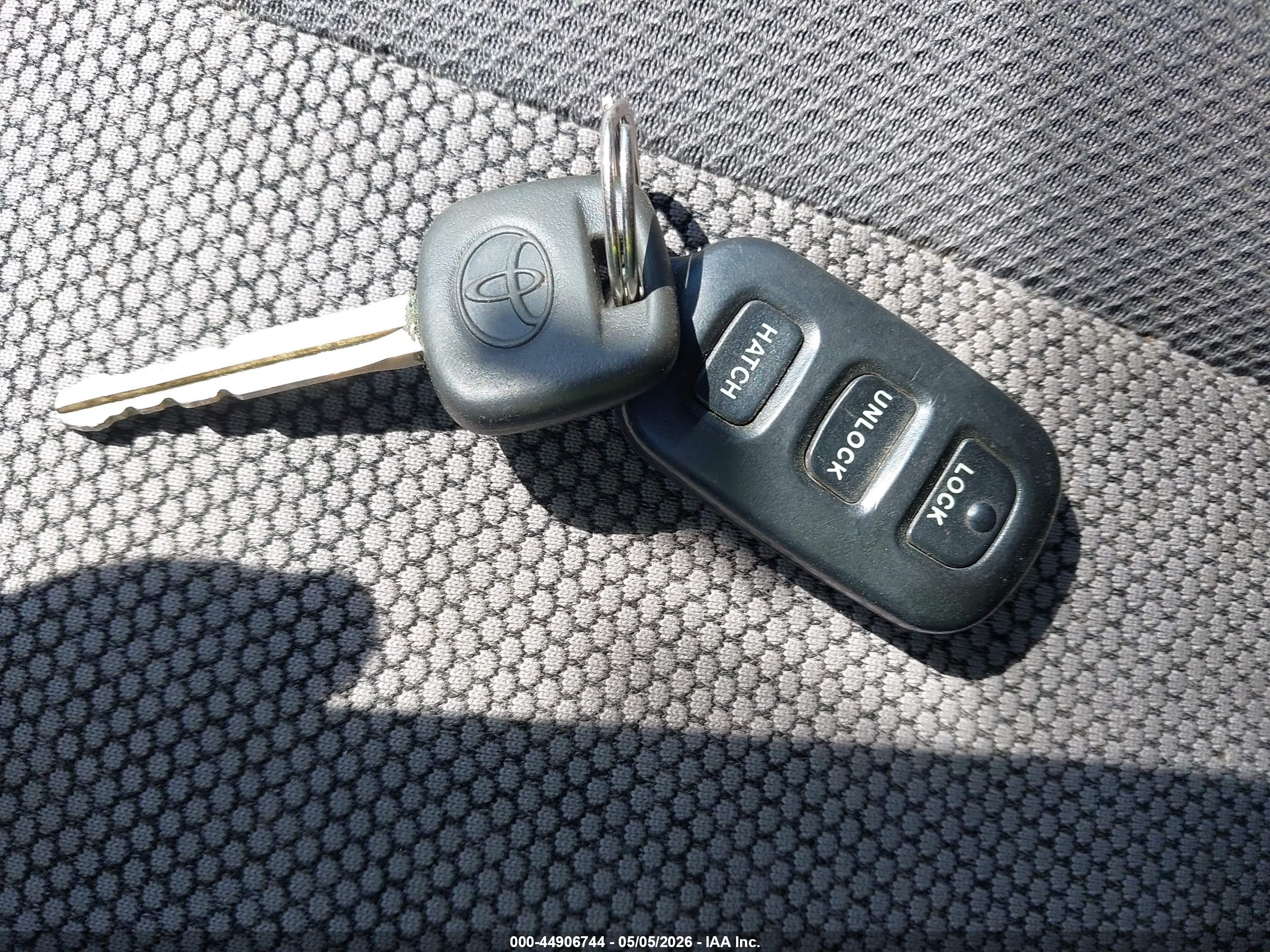 TOYOTA MATRIX image 11