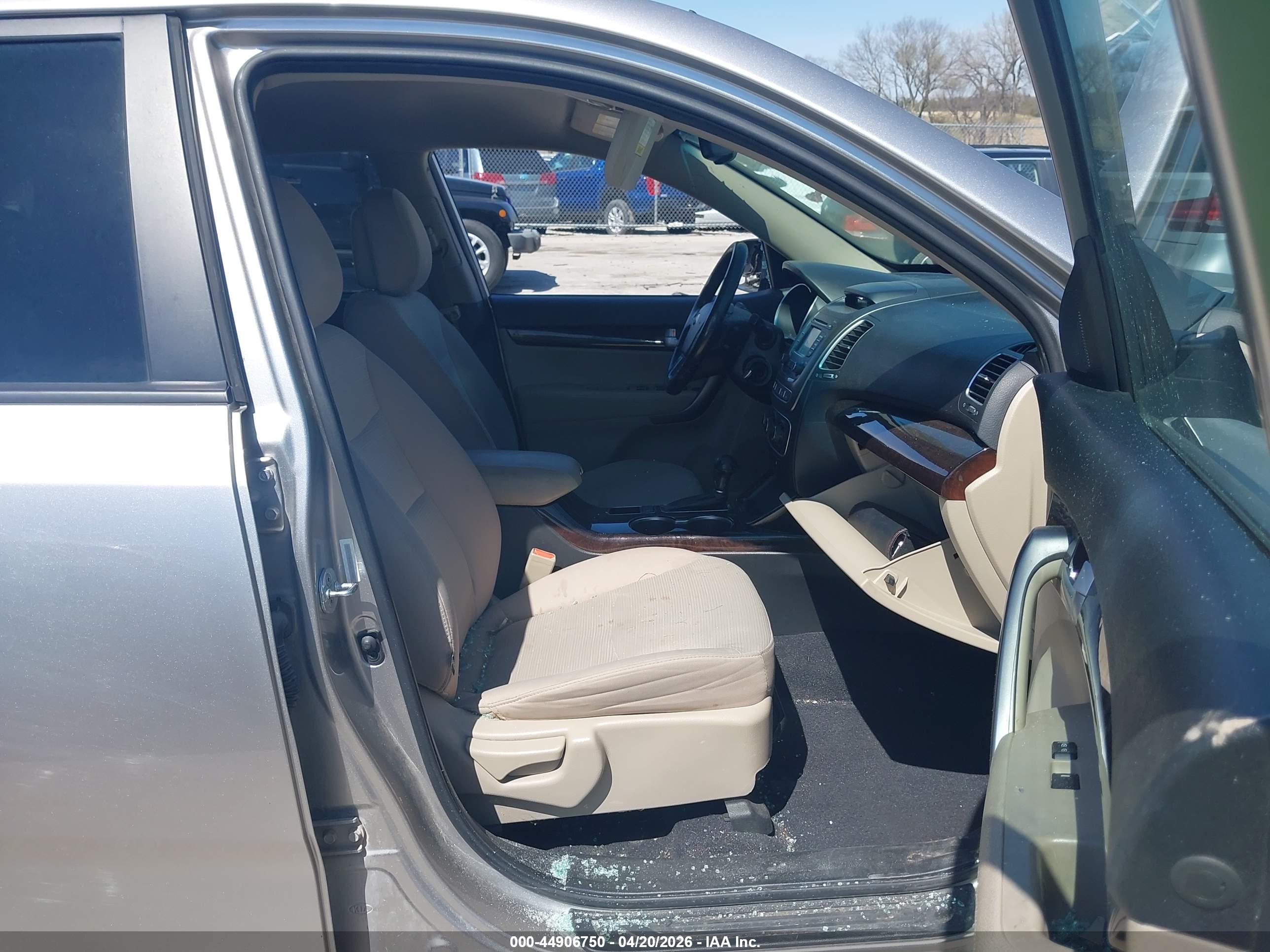 KIA SORENTO image 5