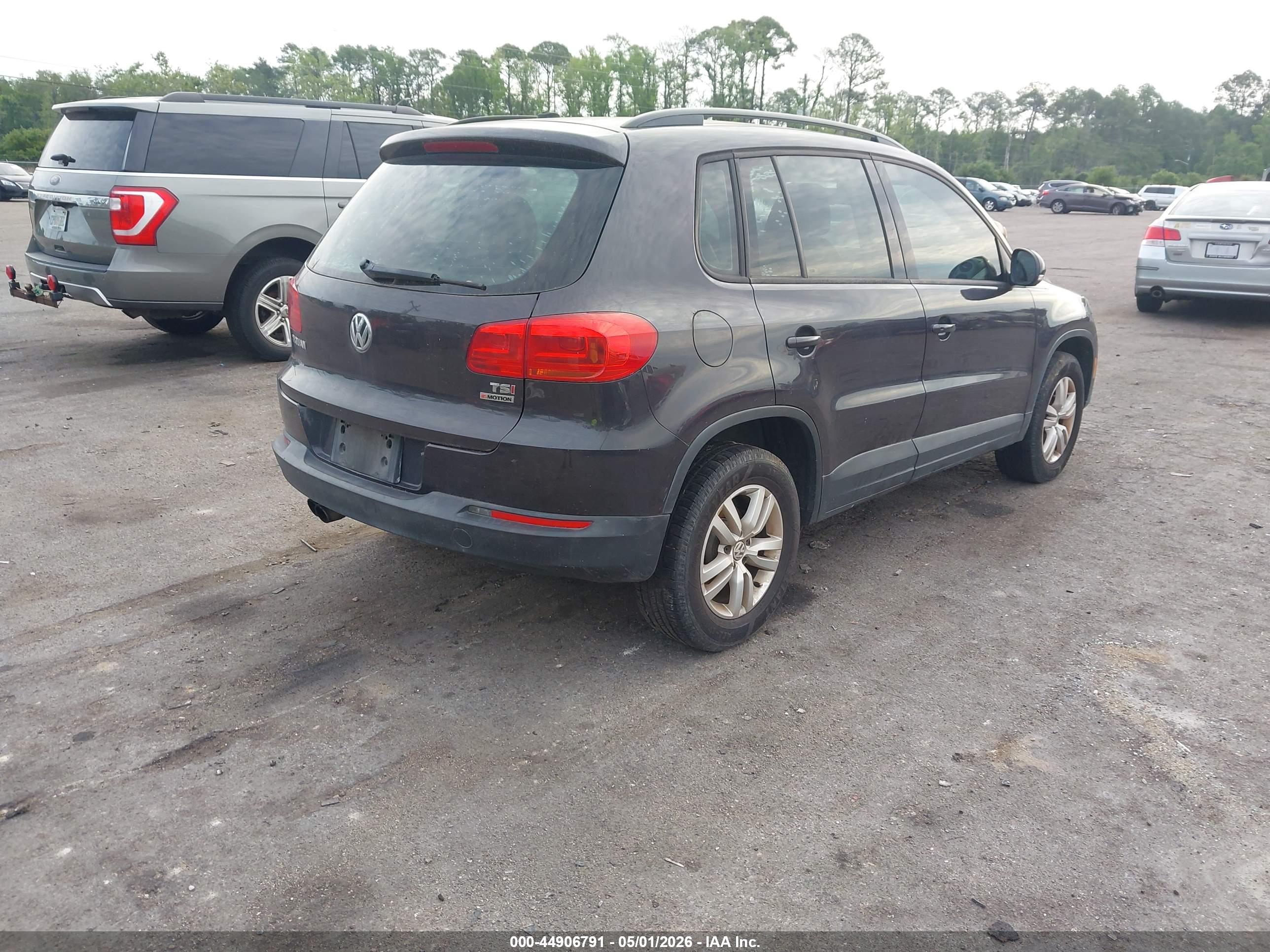 VOLKSWAGEN TIGUAN image 4