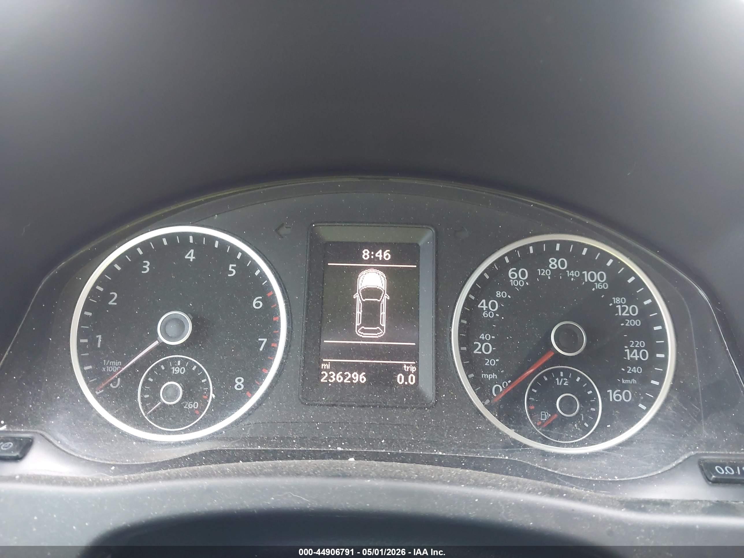 VOLKSWAGEN TIGUAN image 7