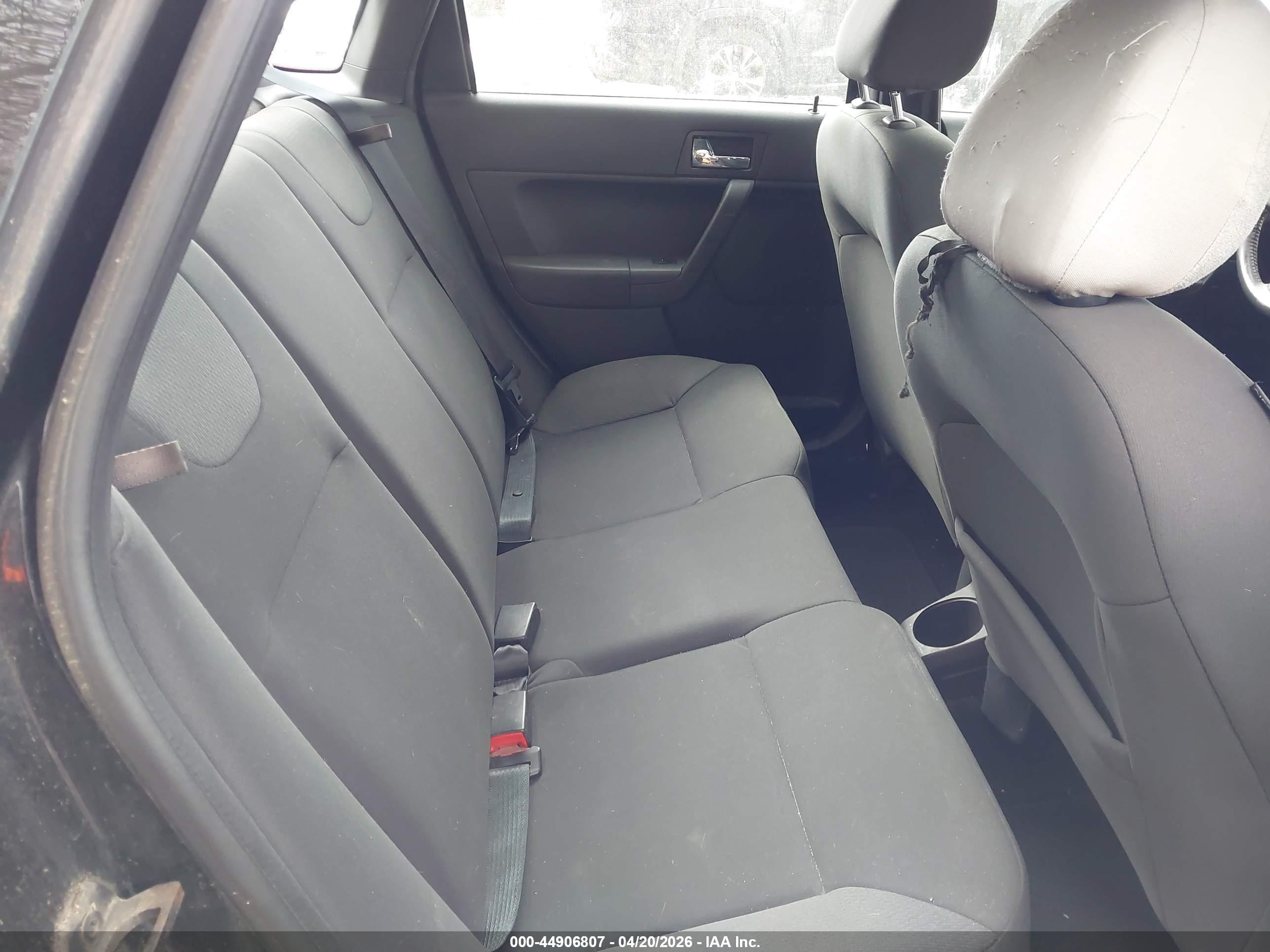 FORD FOCUS image 8
