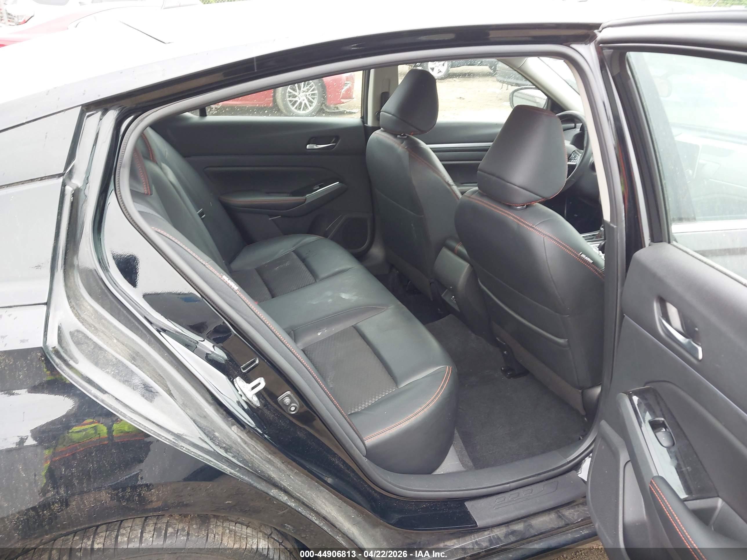 NISSAN ALTIMA image 8
