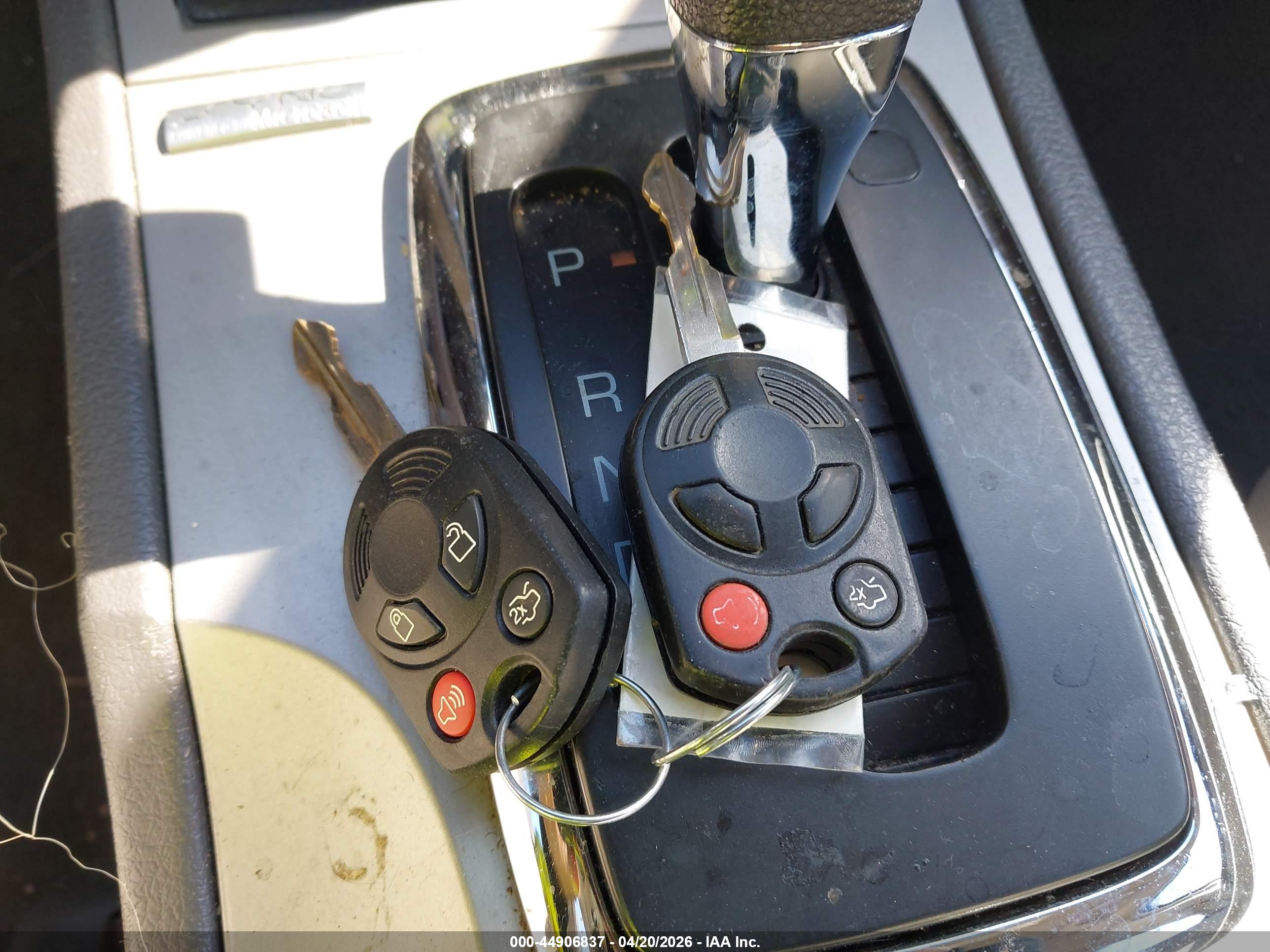 FORD FUSION image 11