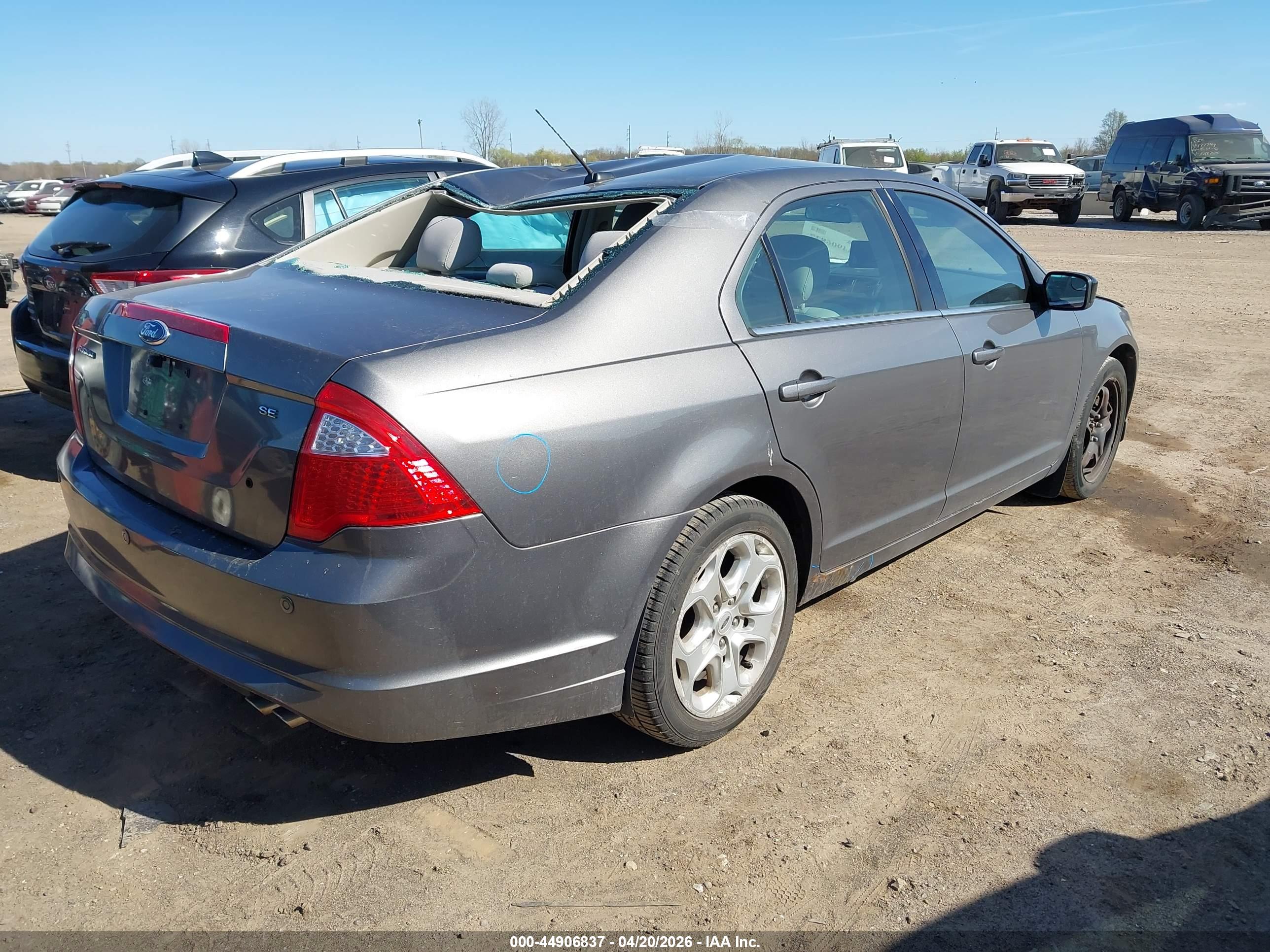 FORD FUSION image 4