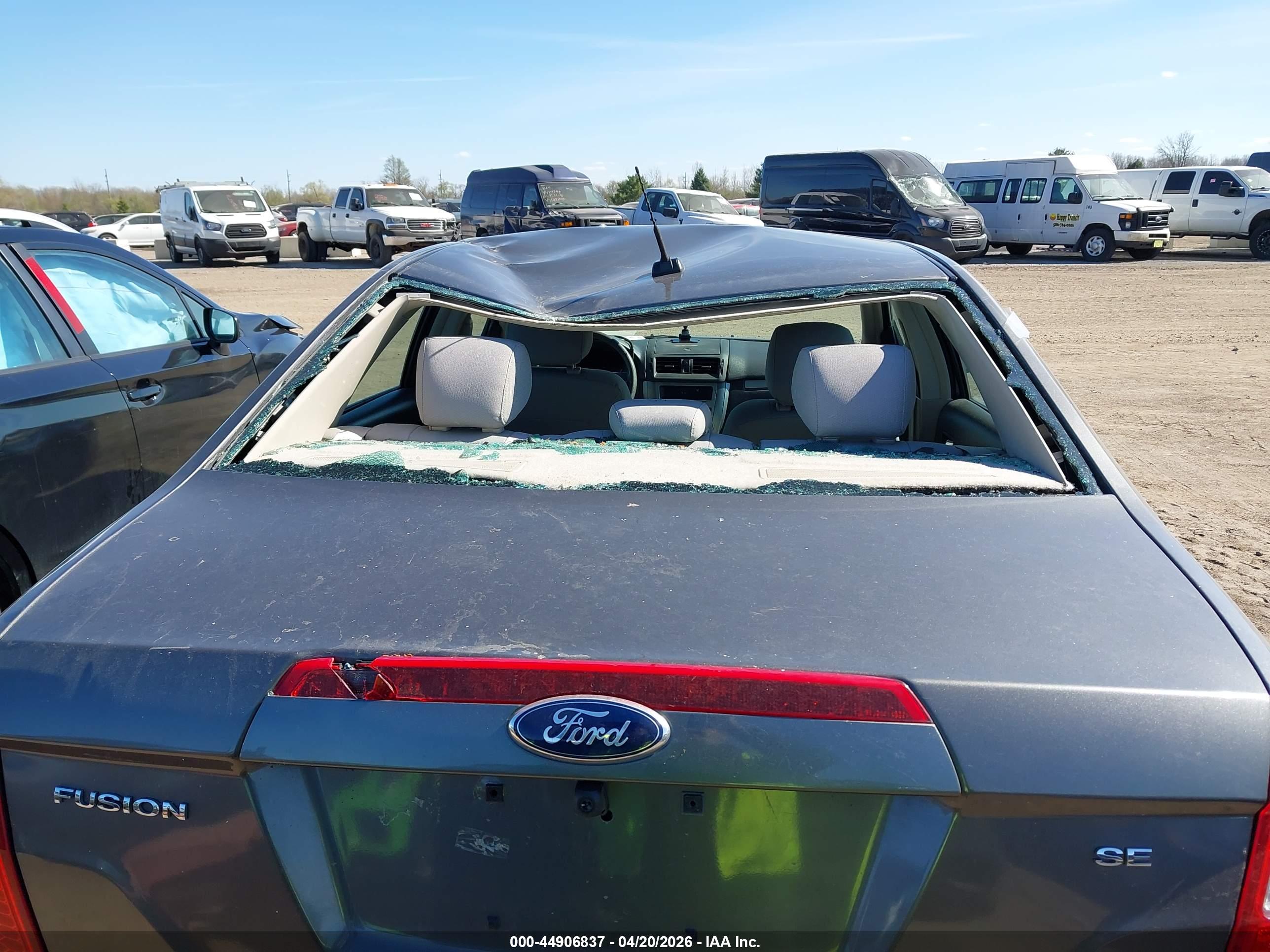 FORD FUSION image 6