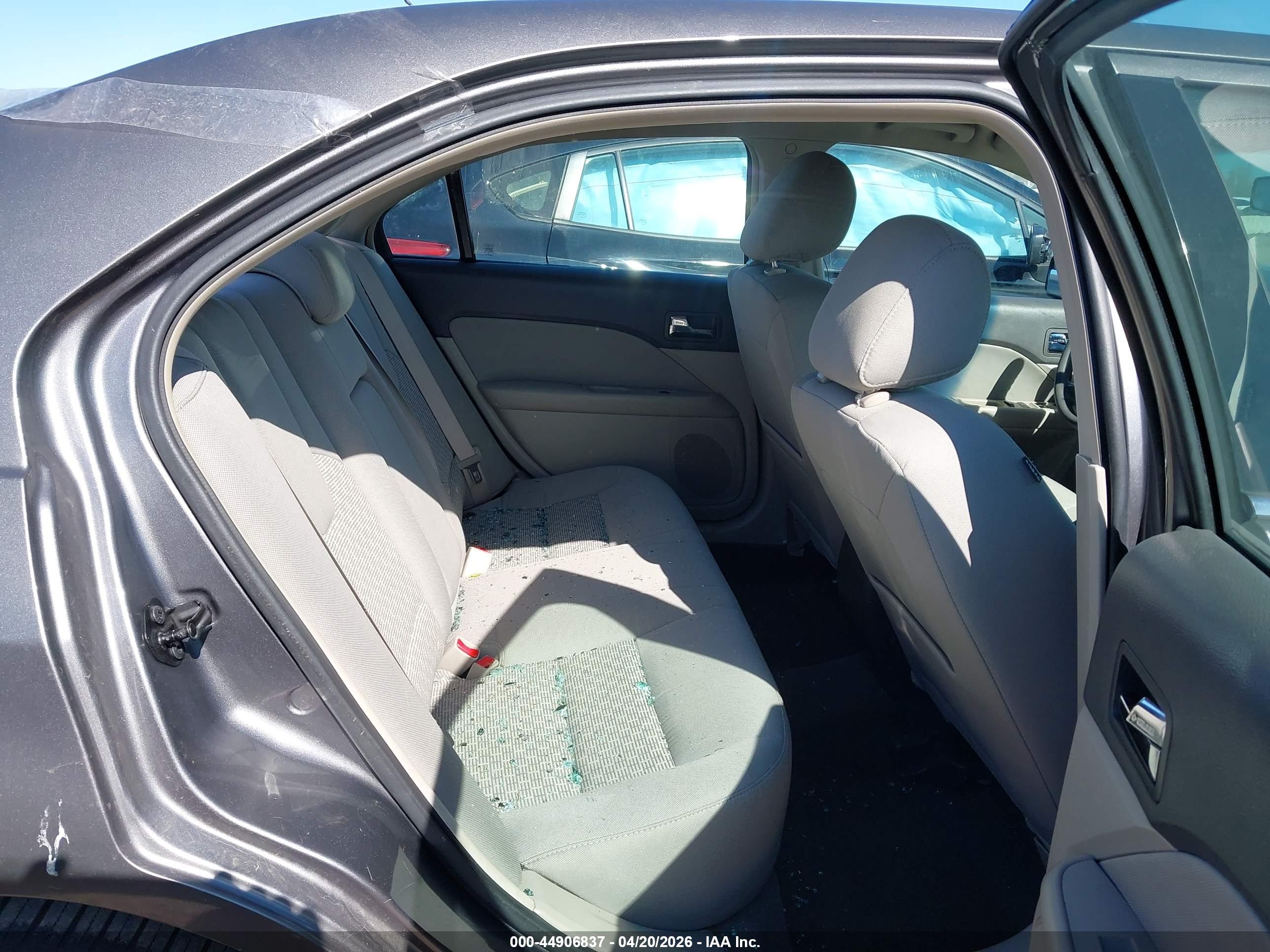 FORD FUSION image 8